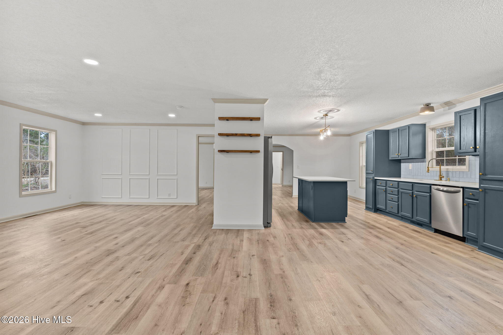 100557203 | Photo 14