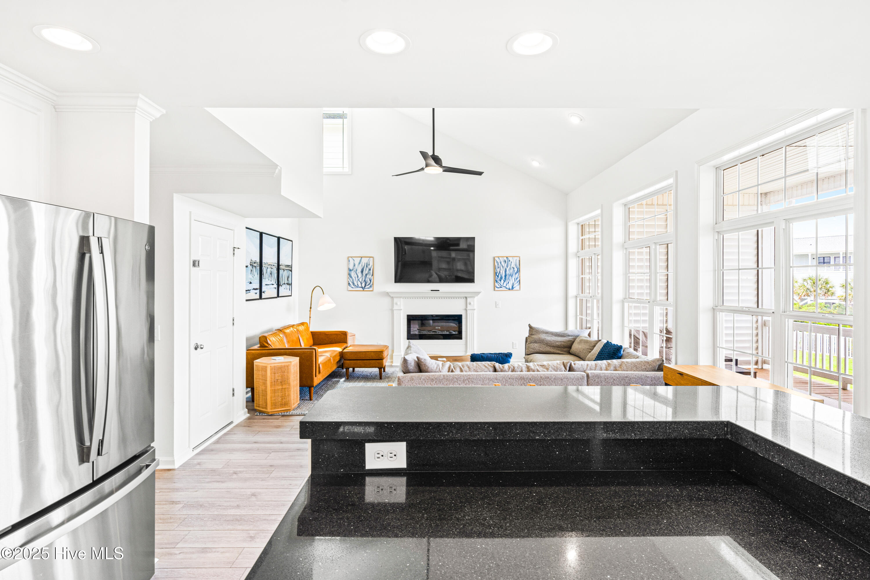 100510863 | Photo 14