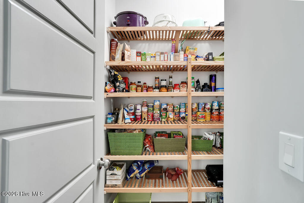 100562882 | Photo 15