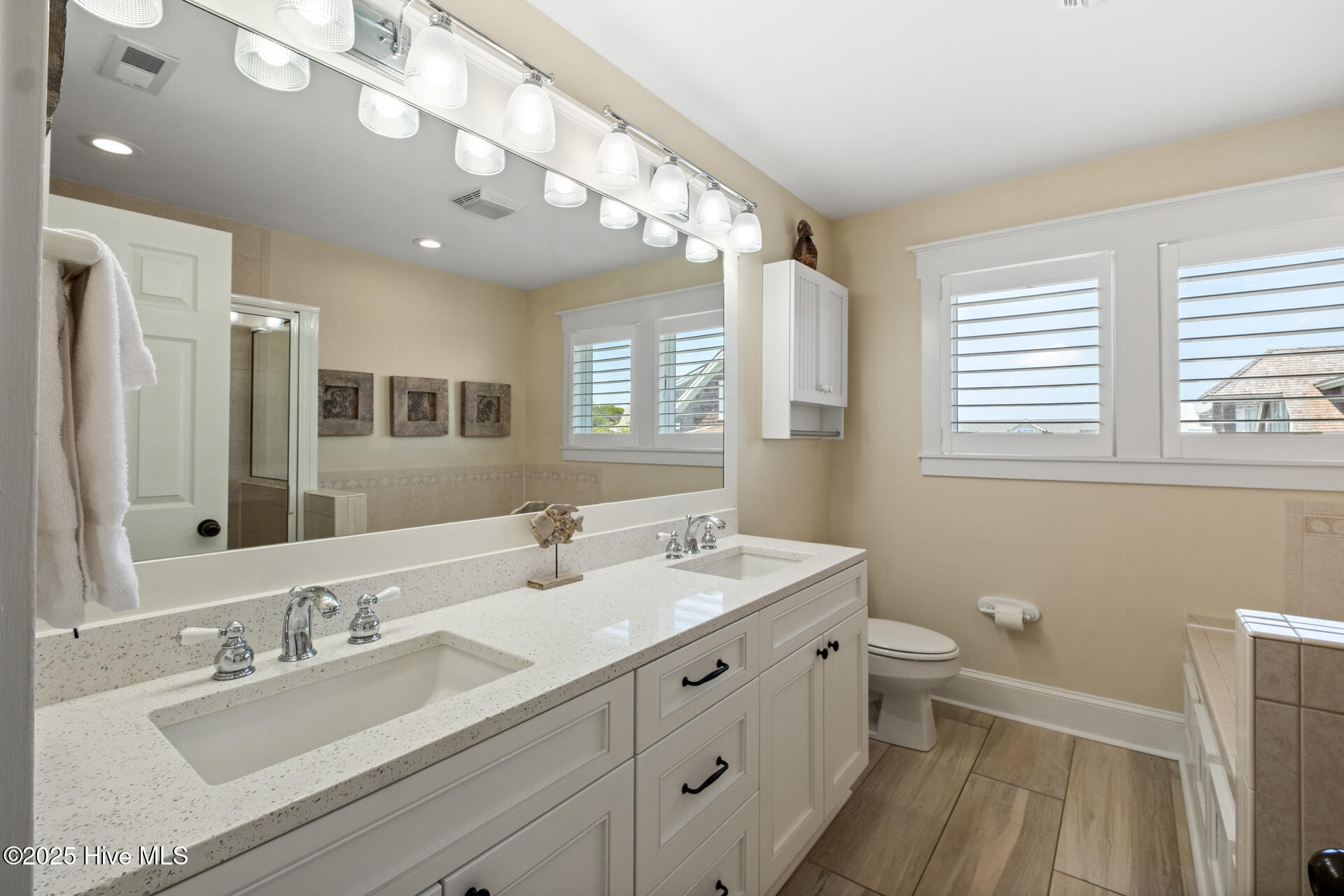 100523176 | Photo 31