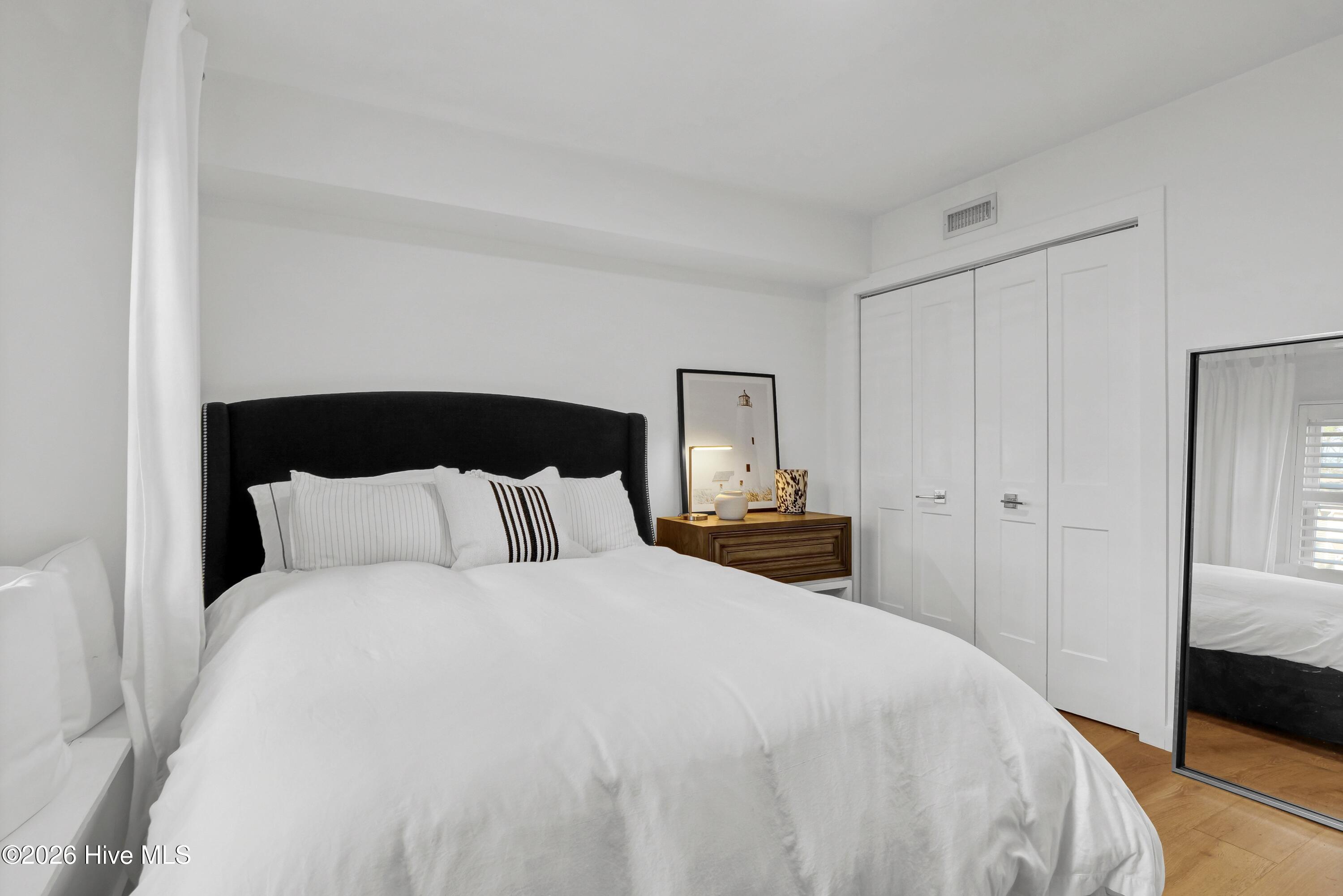 100549368 | Photo 11