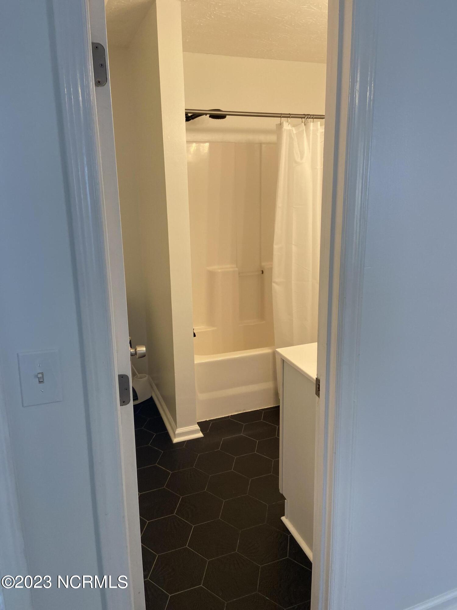 100533323 | Photo 12