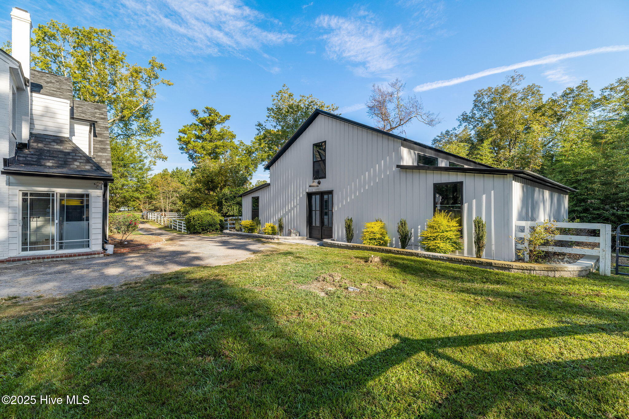 100533679 | Photo 63