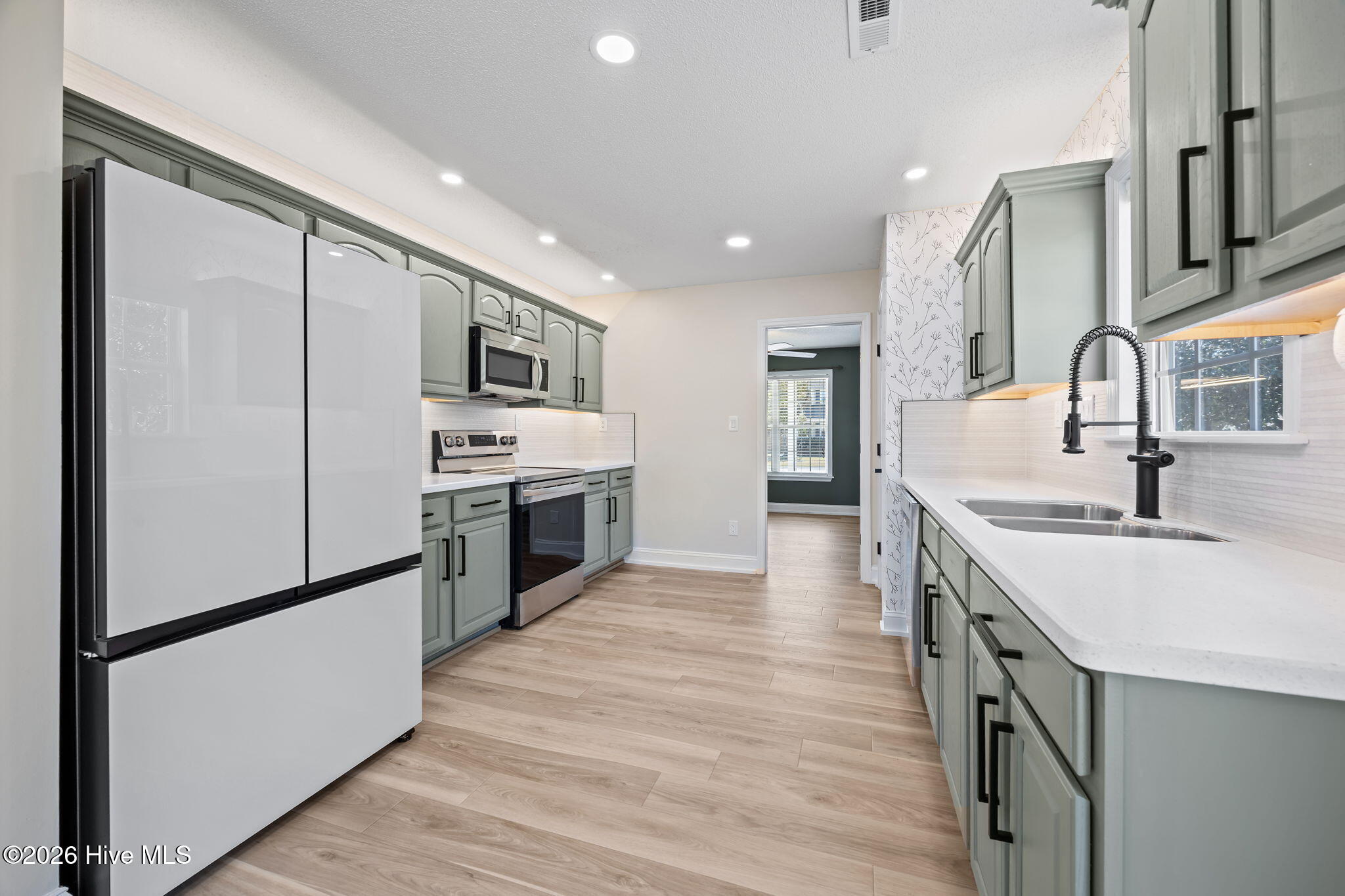 100561724 | Photo 15