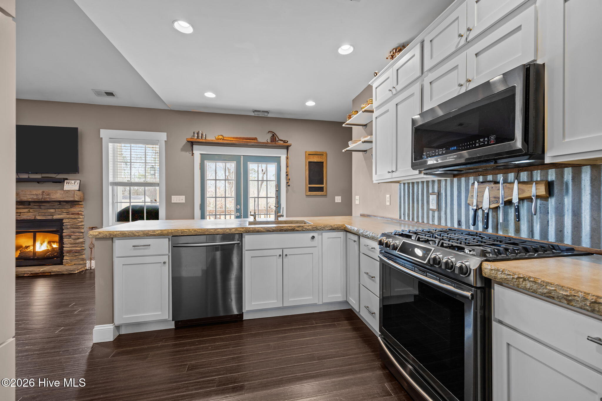 100548252 | Photo 12