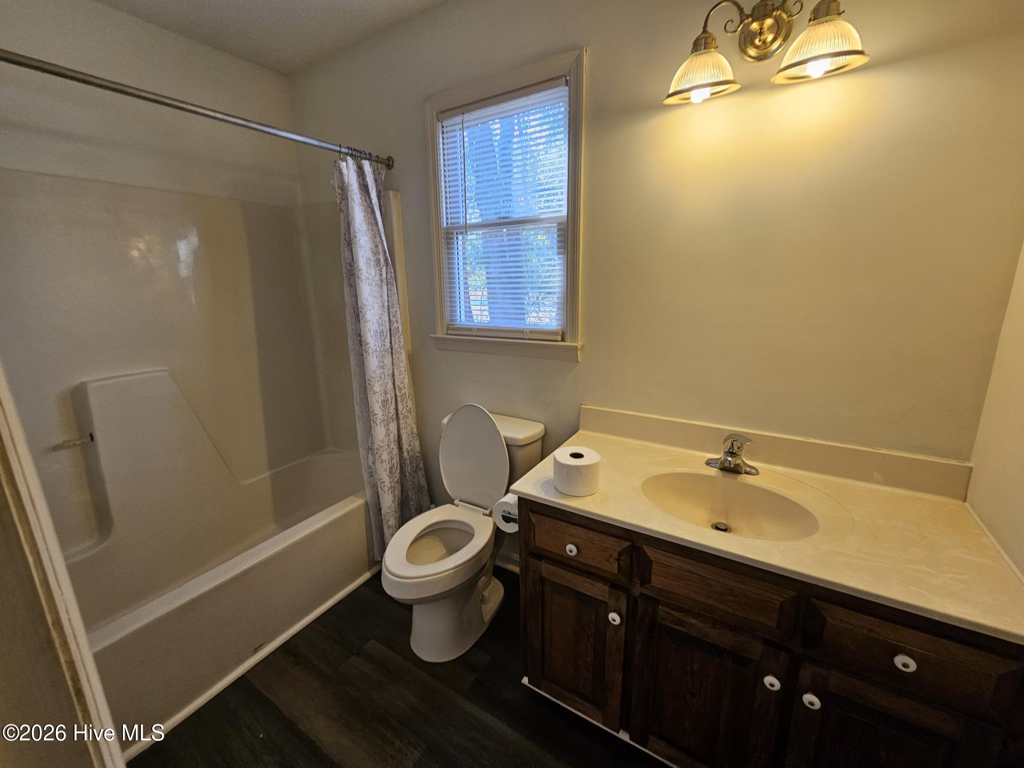 100548201 | Photo 13