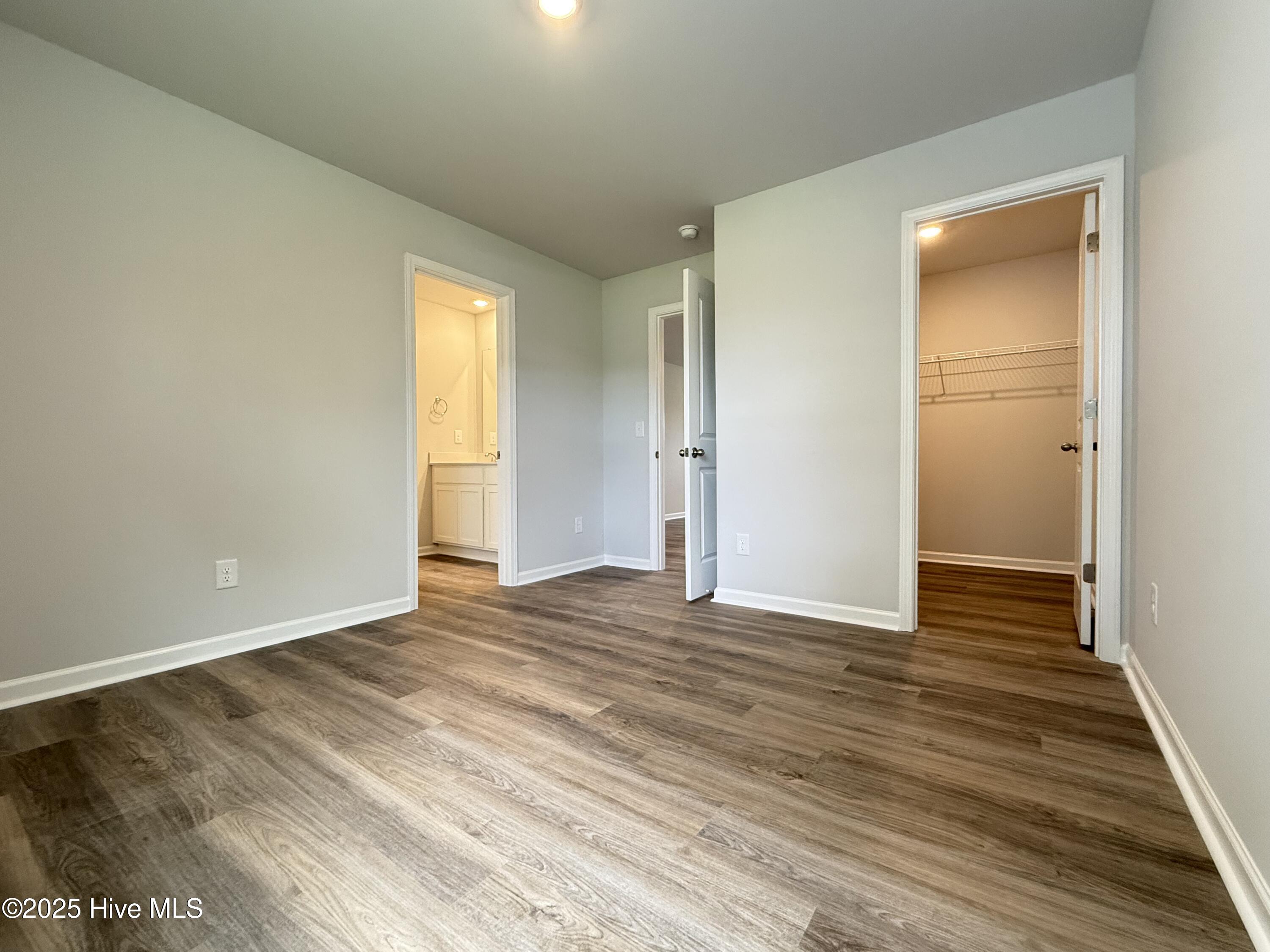 100526181 | Photo 23