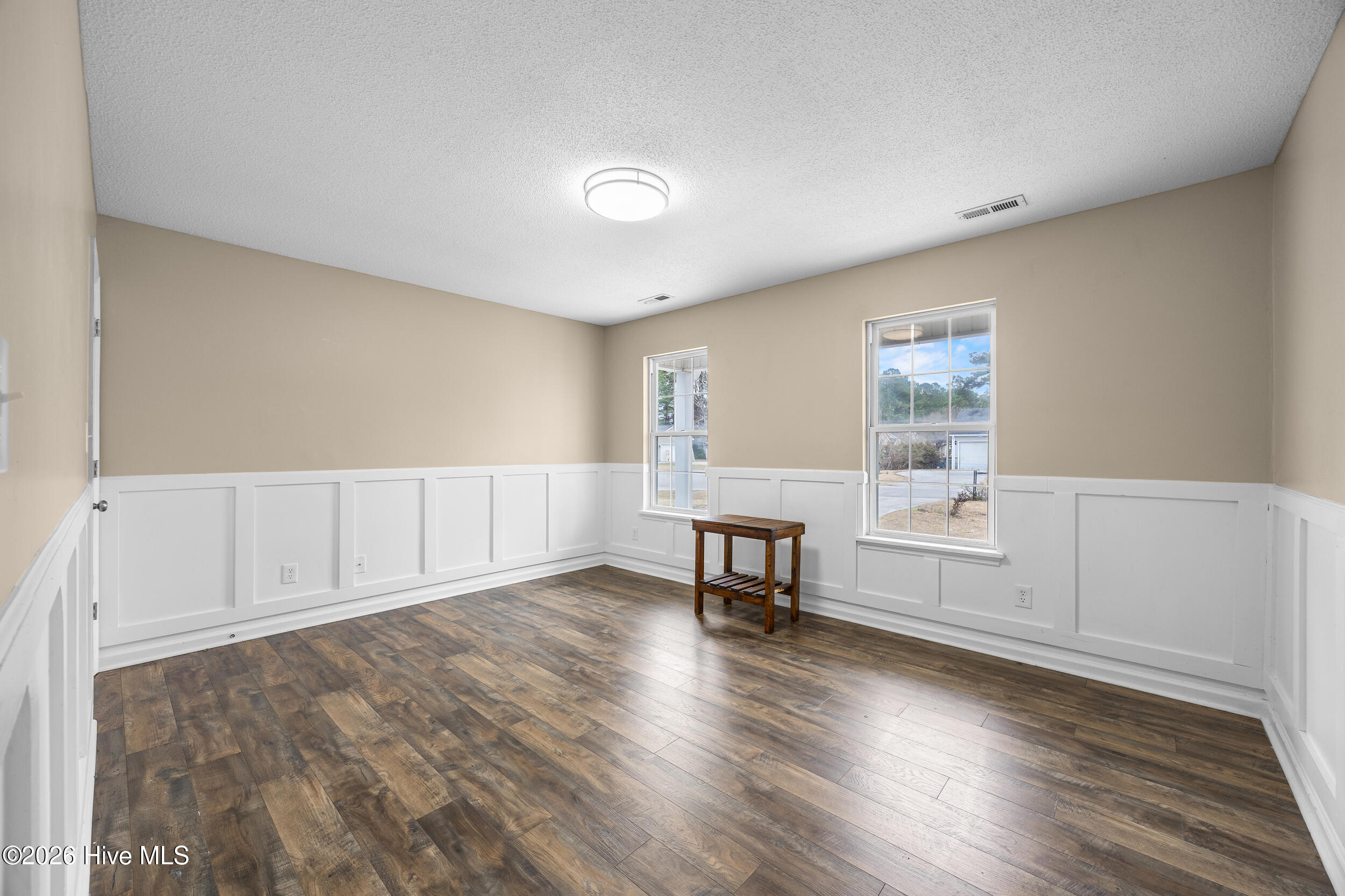 100557892 | Photo 11