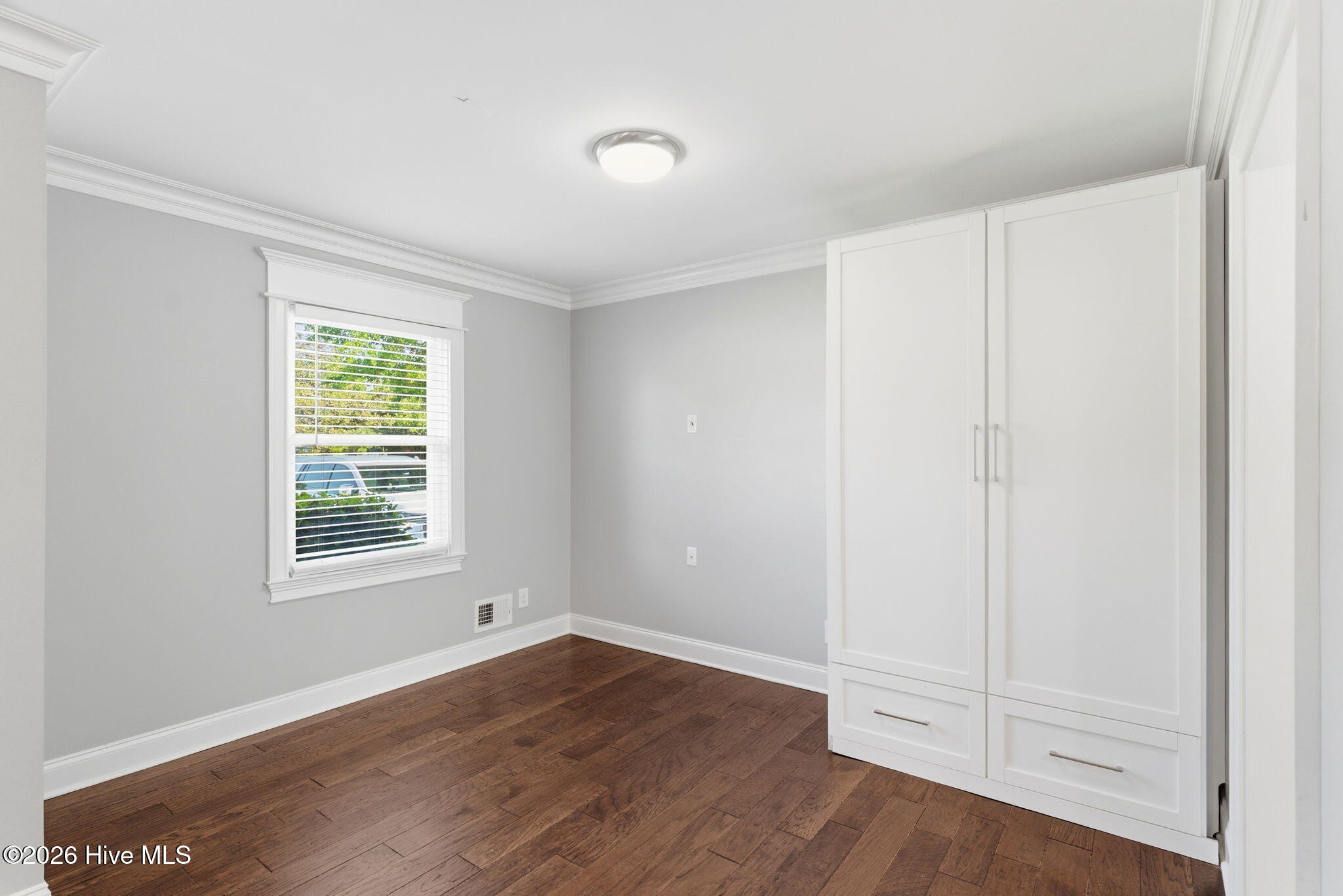 100569519 | Photo 11