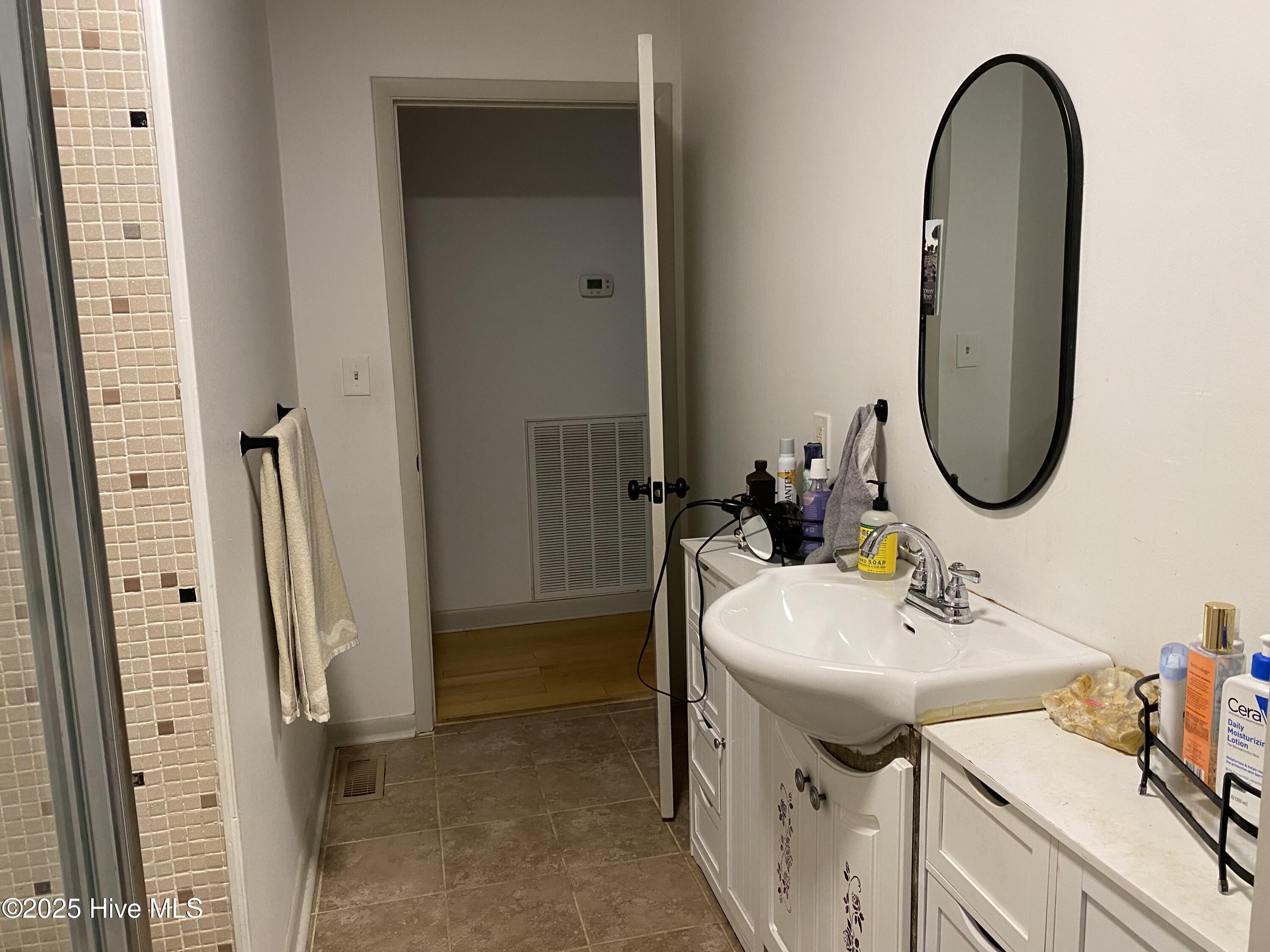 100533664 | Photo 10