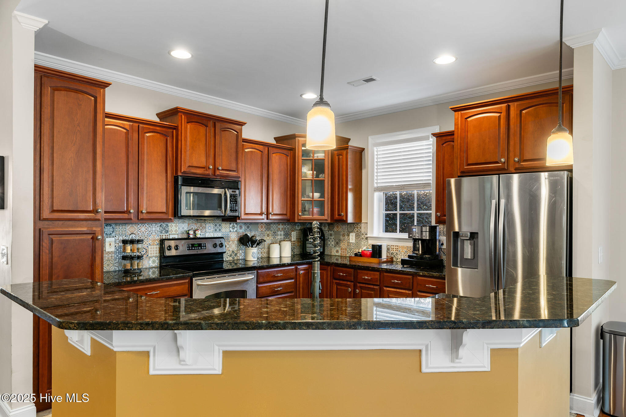 100542530 | Photo 15