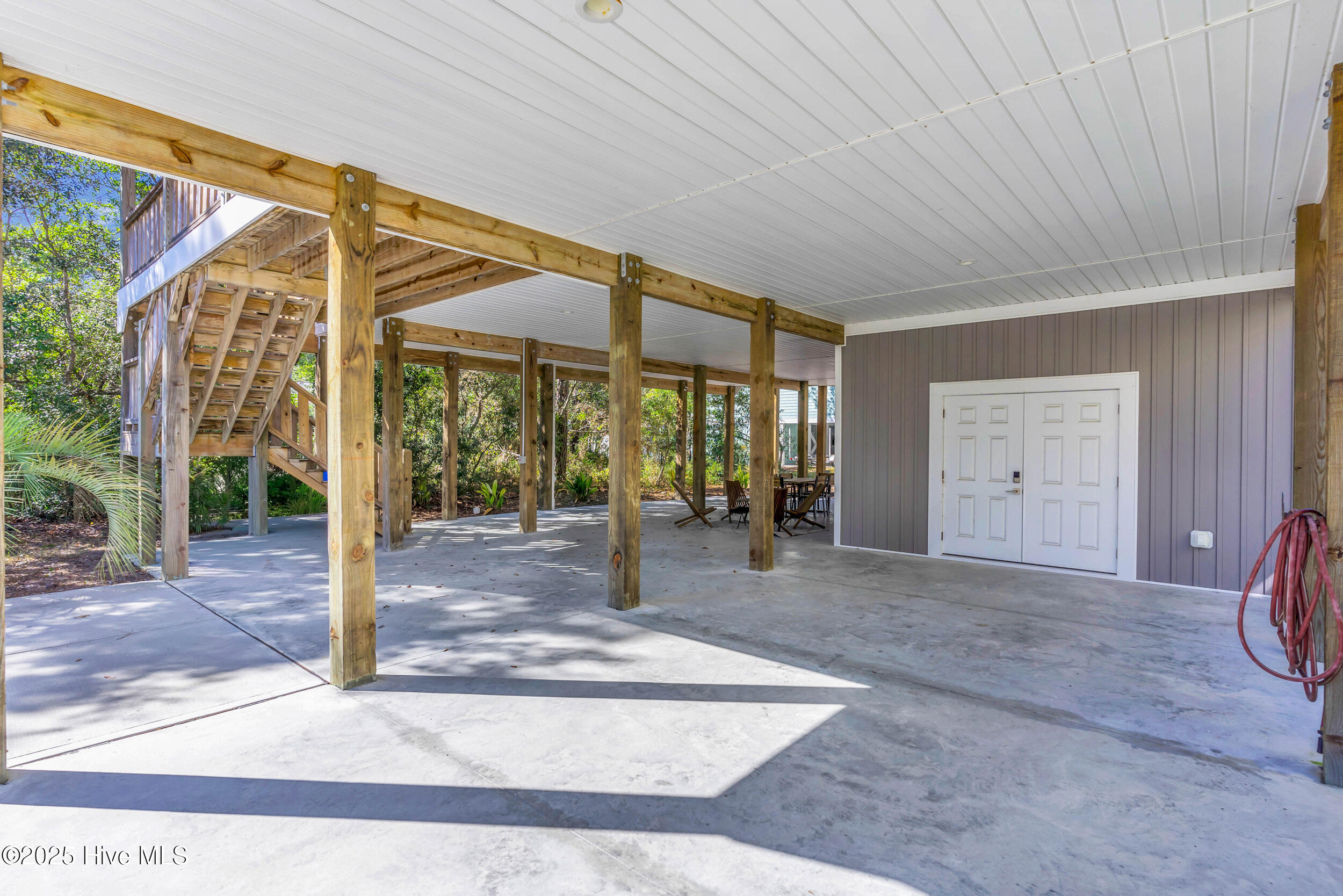 100537847 | Photo 34