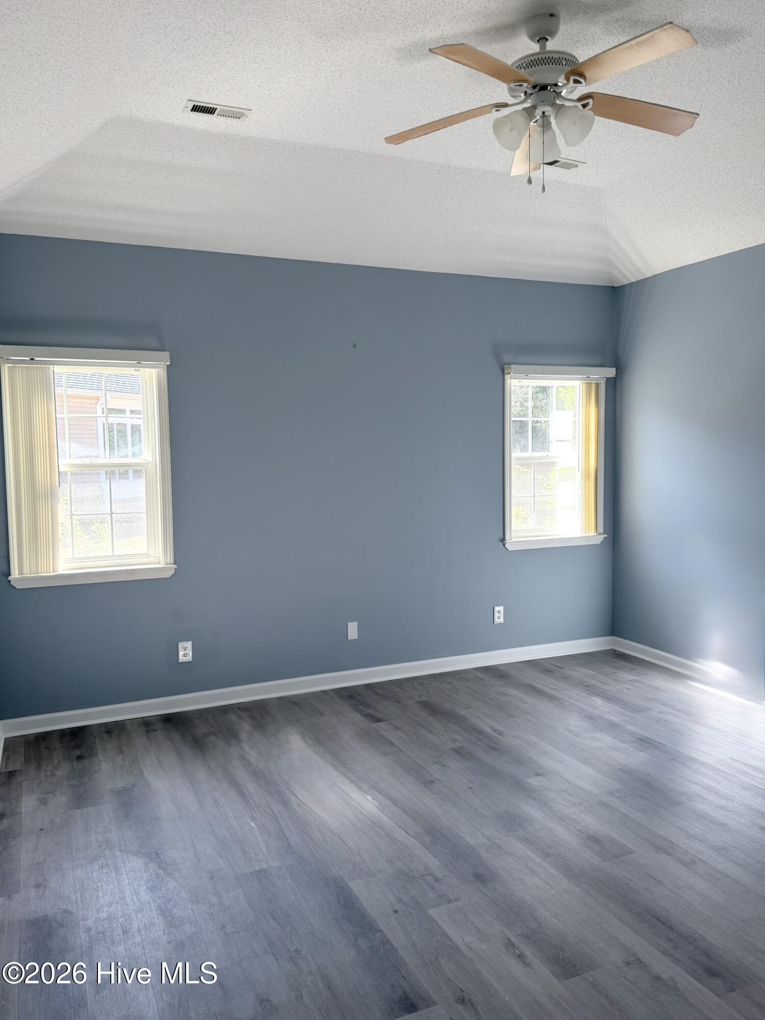 100557322 | Photo 11