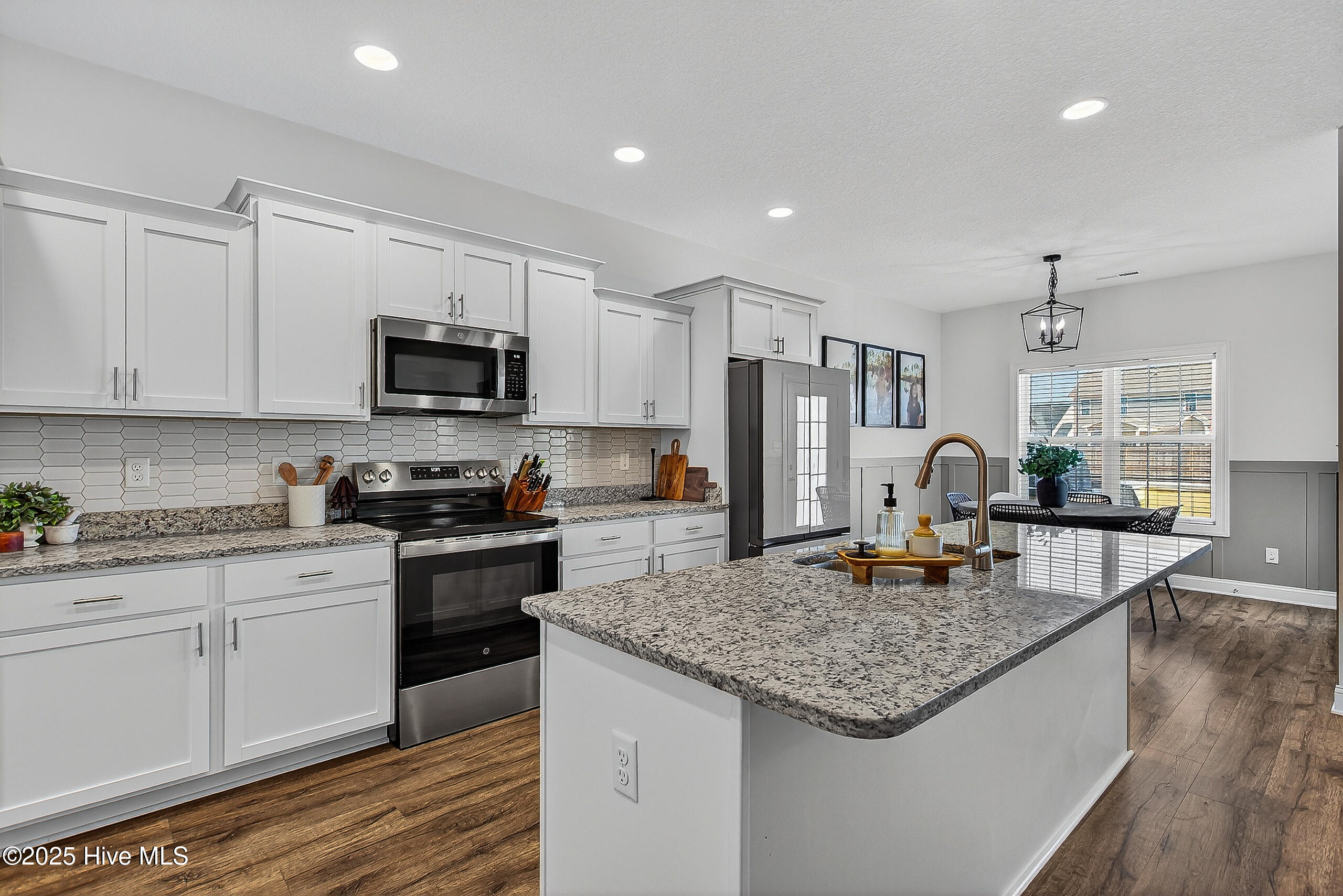 100542531 | Photo 15