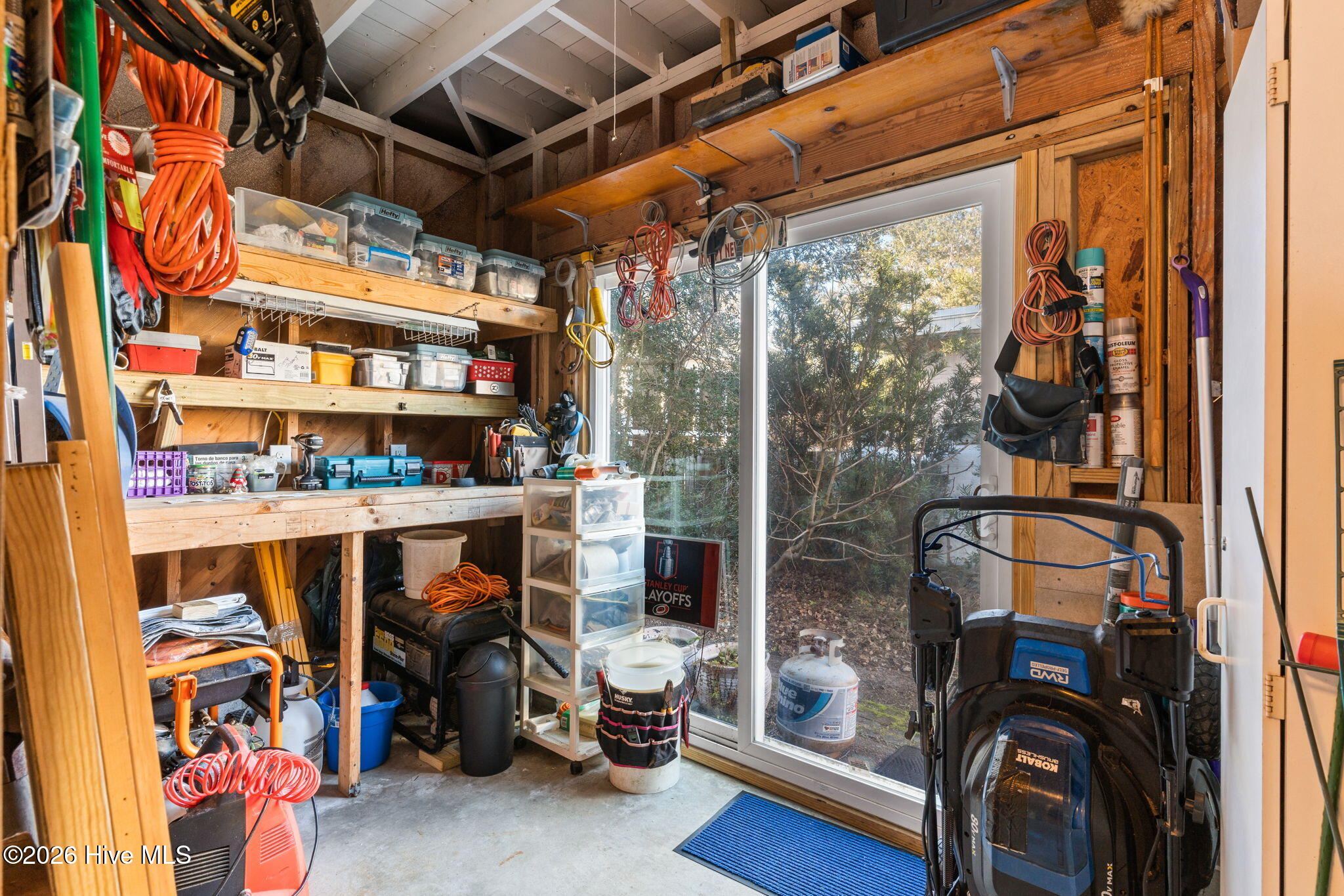 100546382 | Photo 40