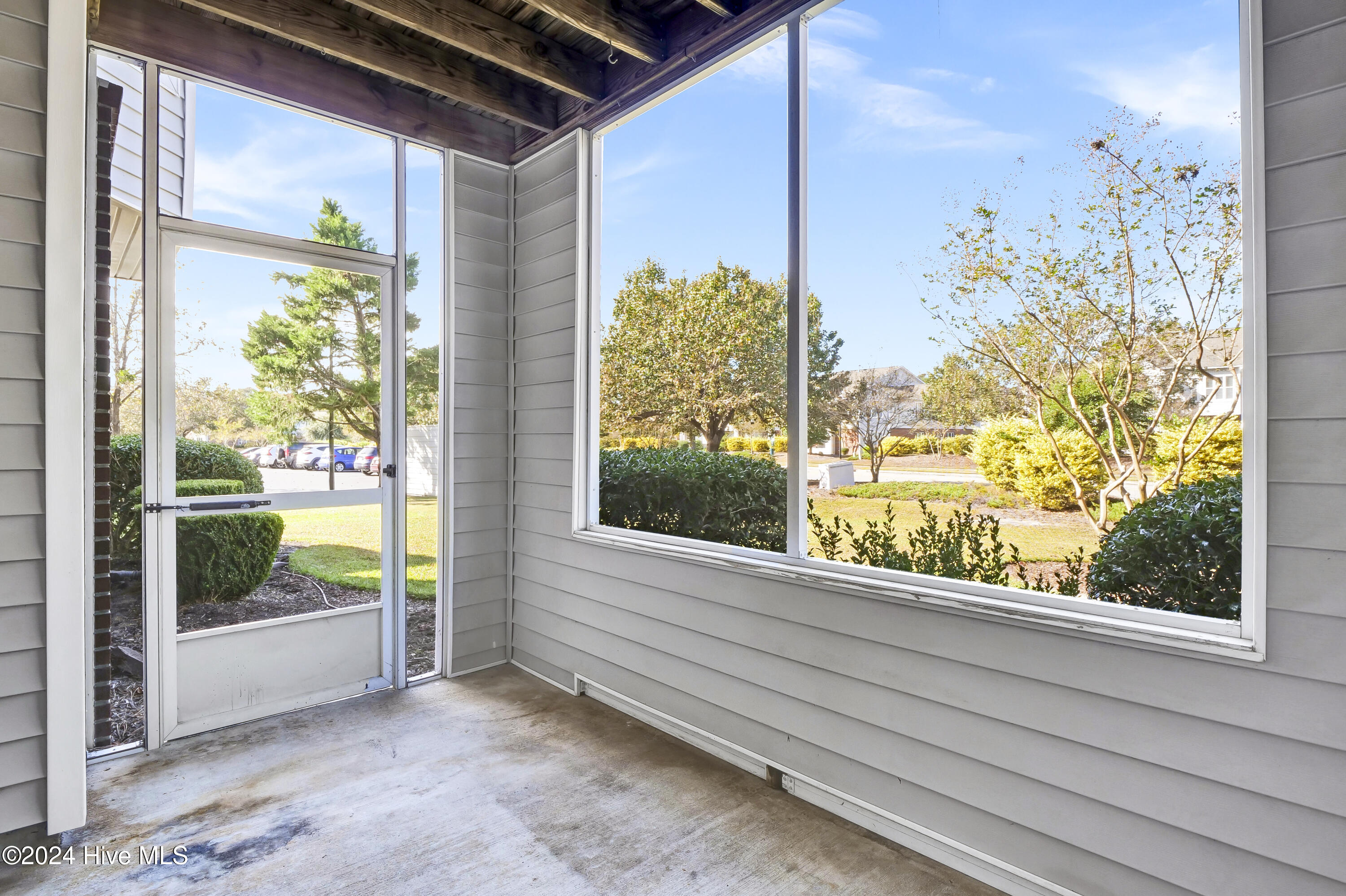 100544436 | Photo 24