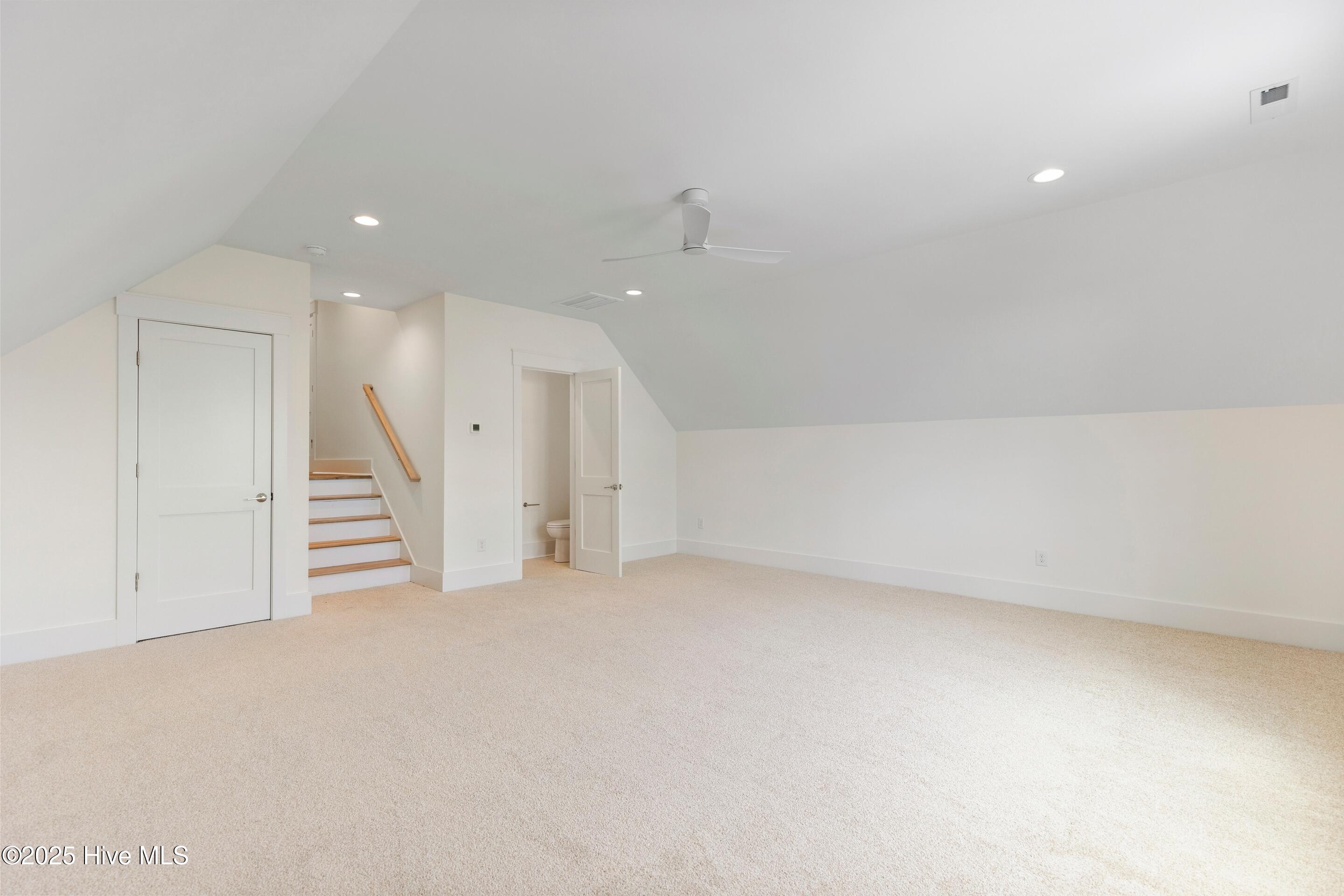 100542273 | Photo 58