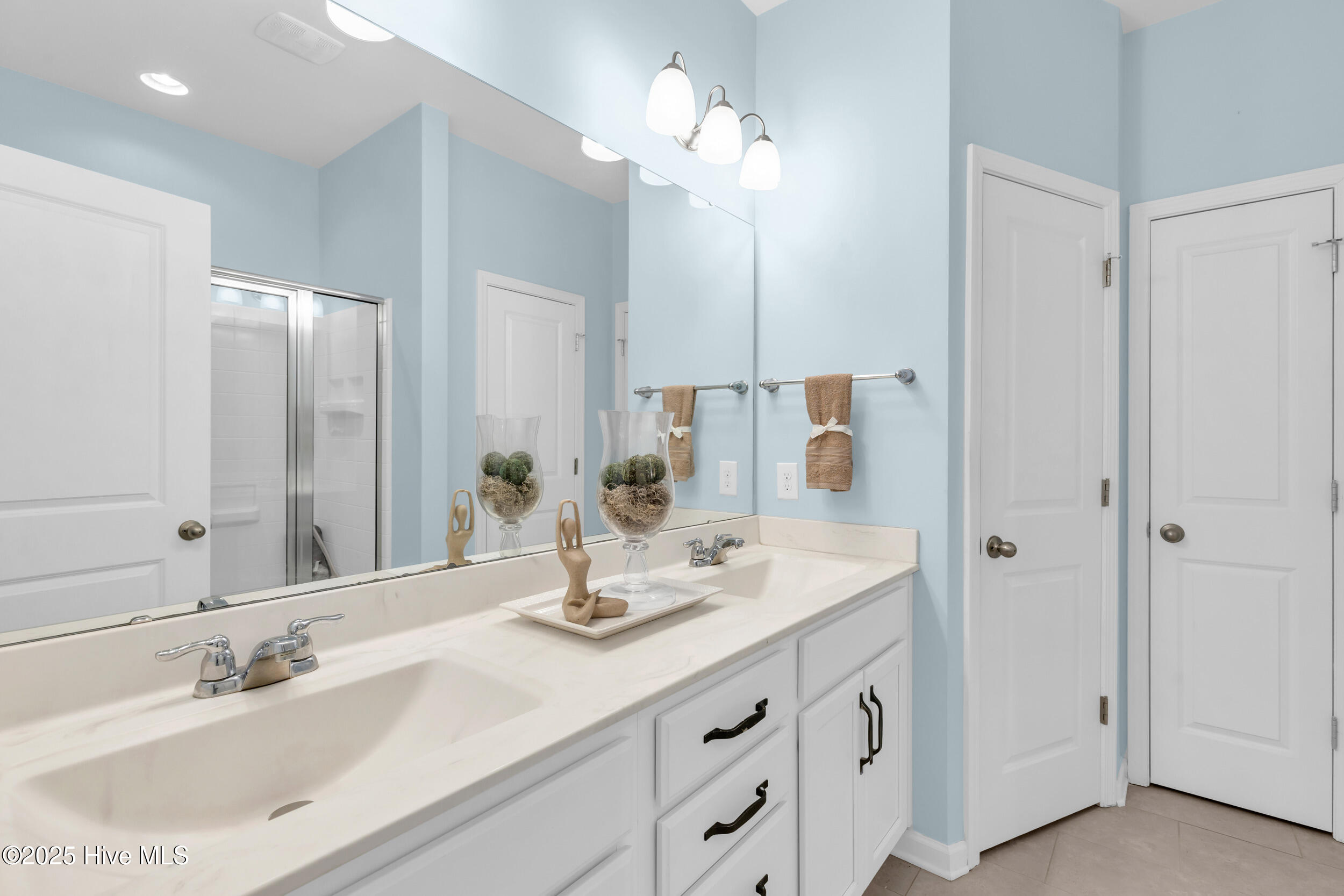 100546180 | Photo 15