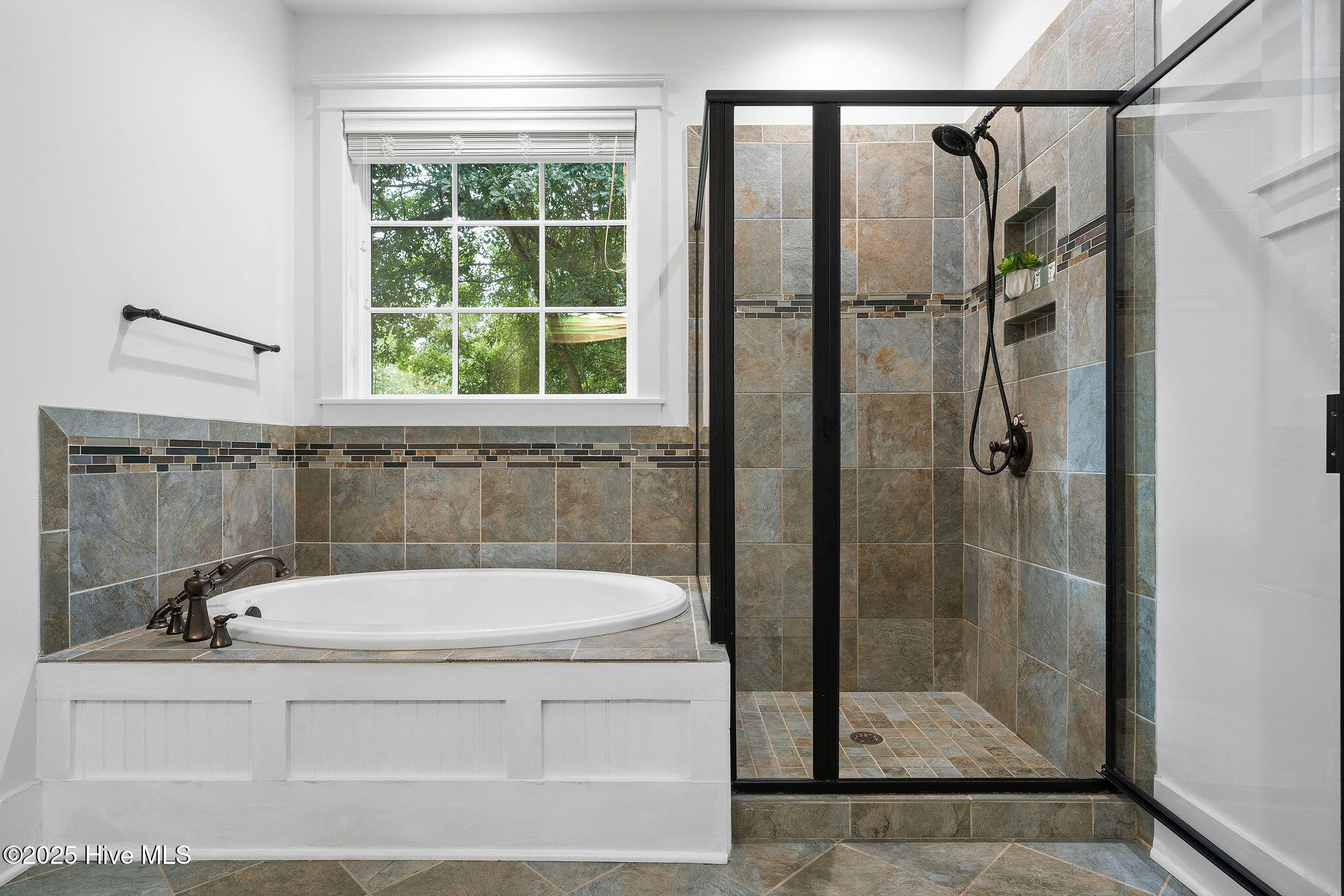 100536544 | Photo 42