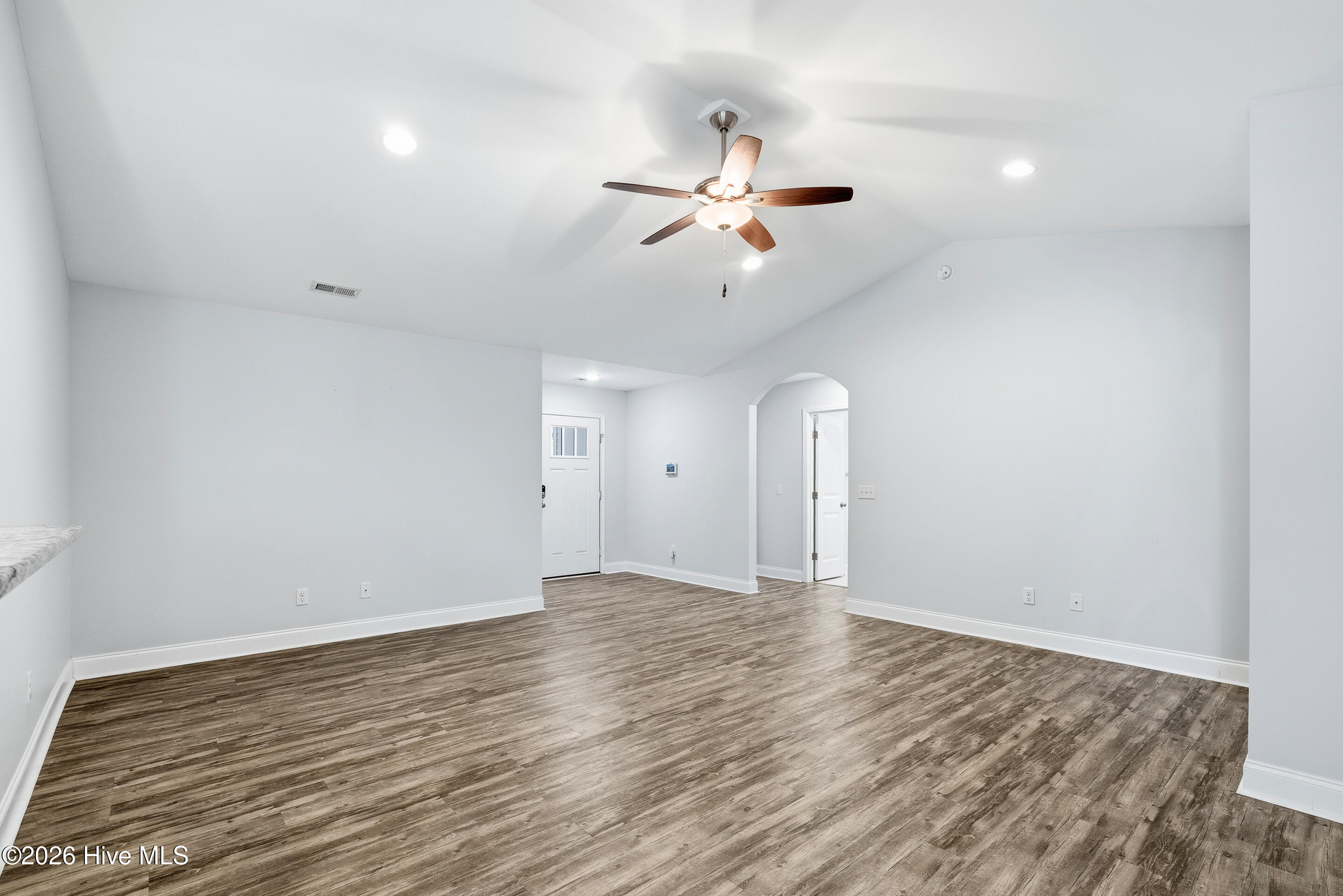 100557566 | Photo 12