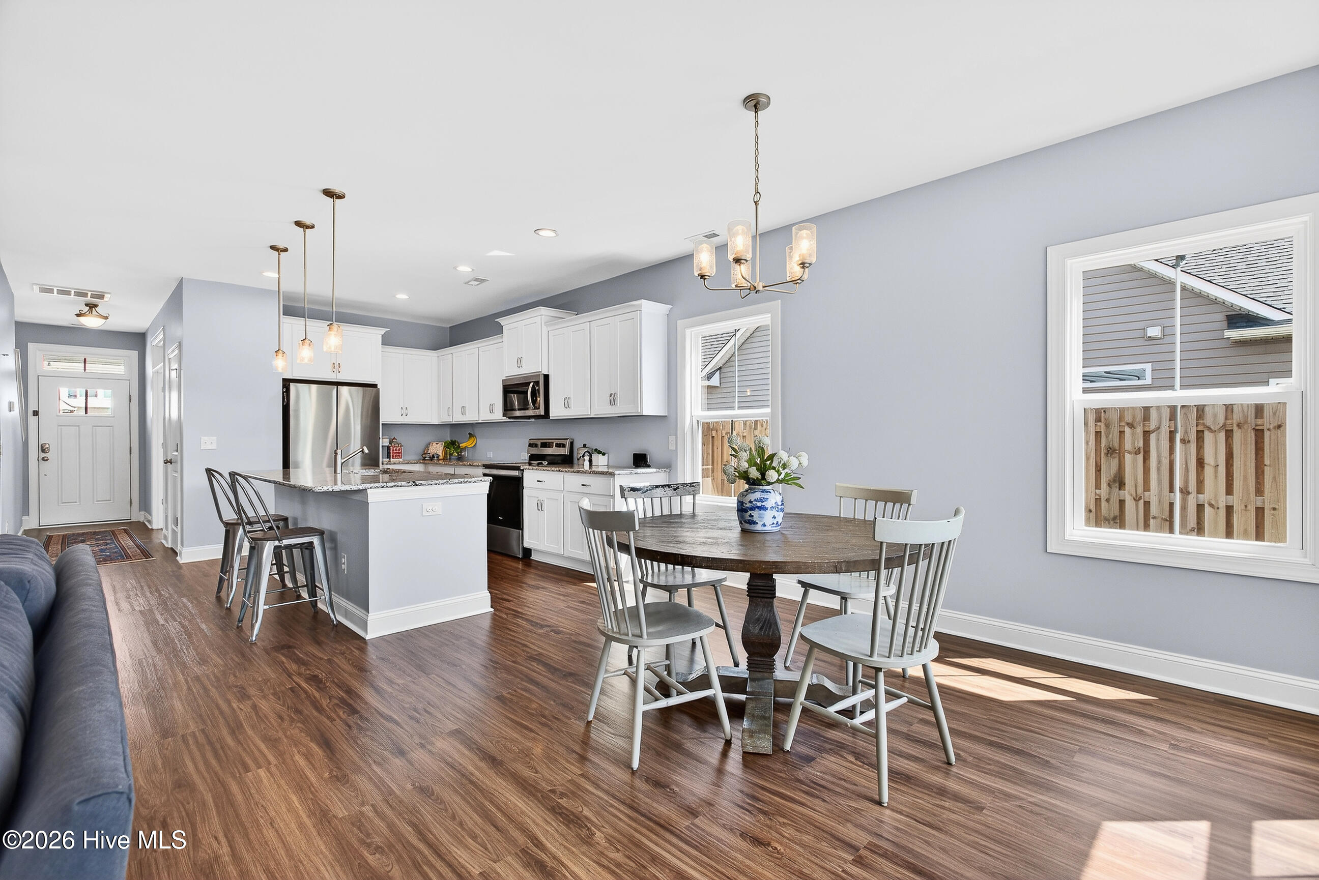 100563348 | Photo 15