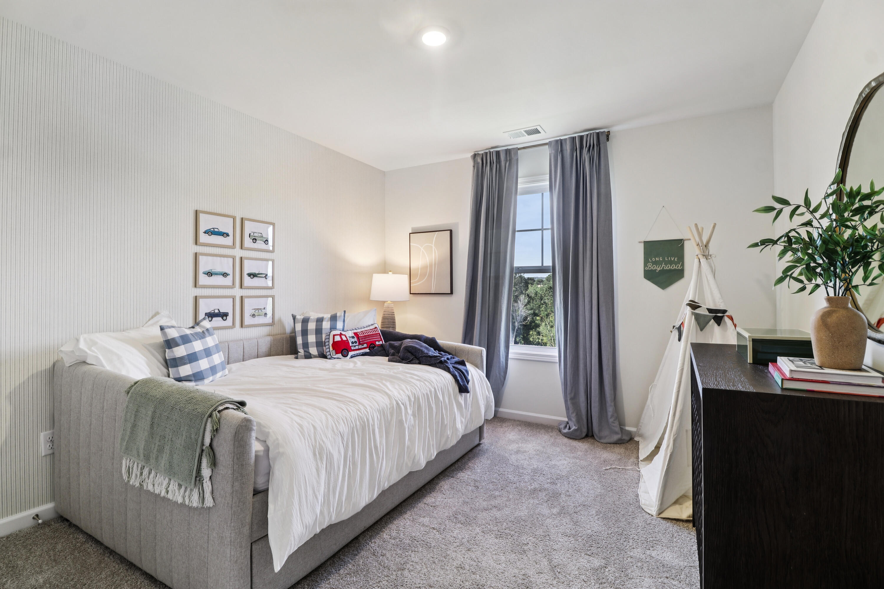 Photo of Model -Options and colors may vary.