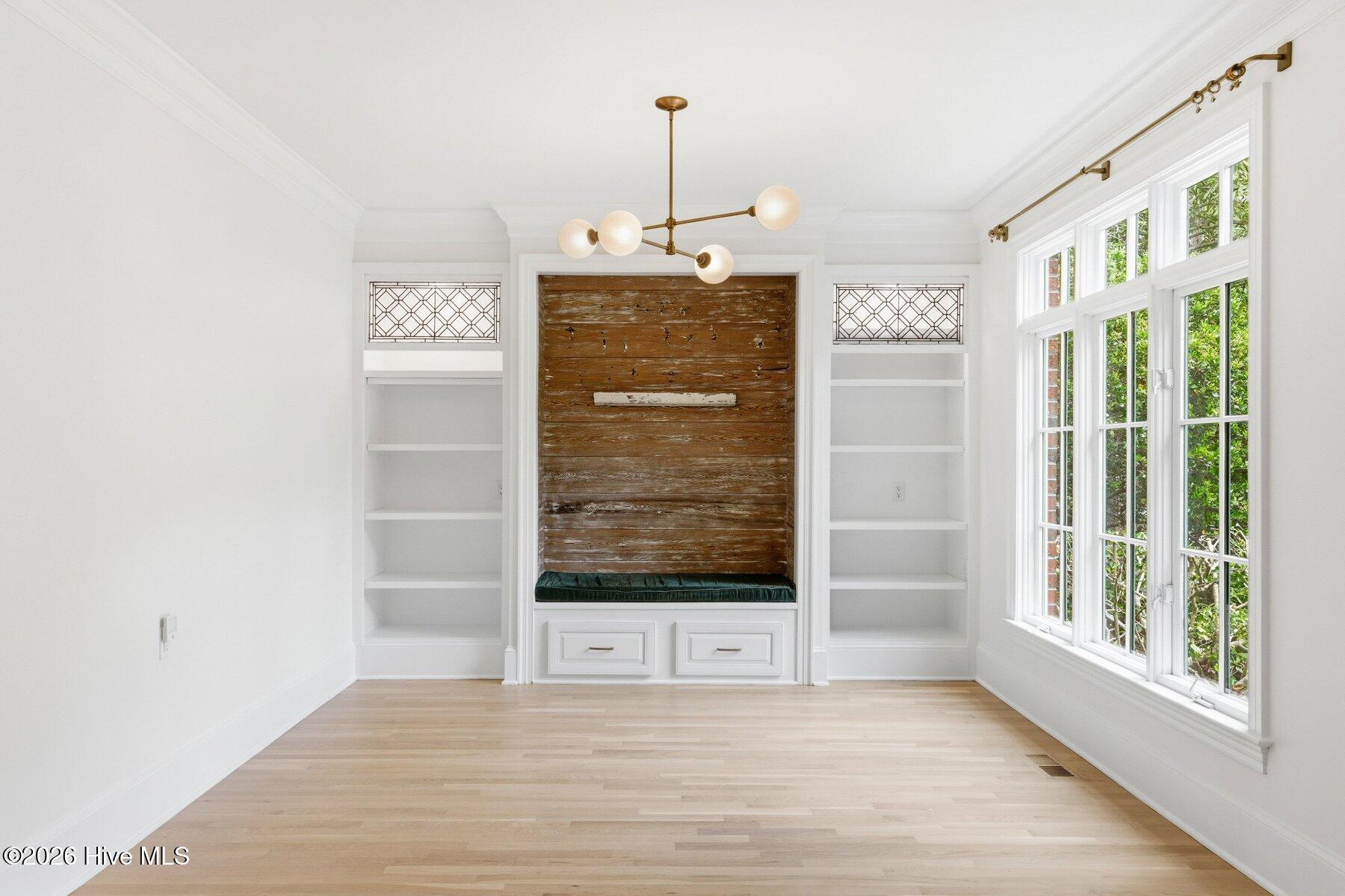 100565828 | Photo 28