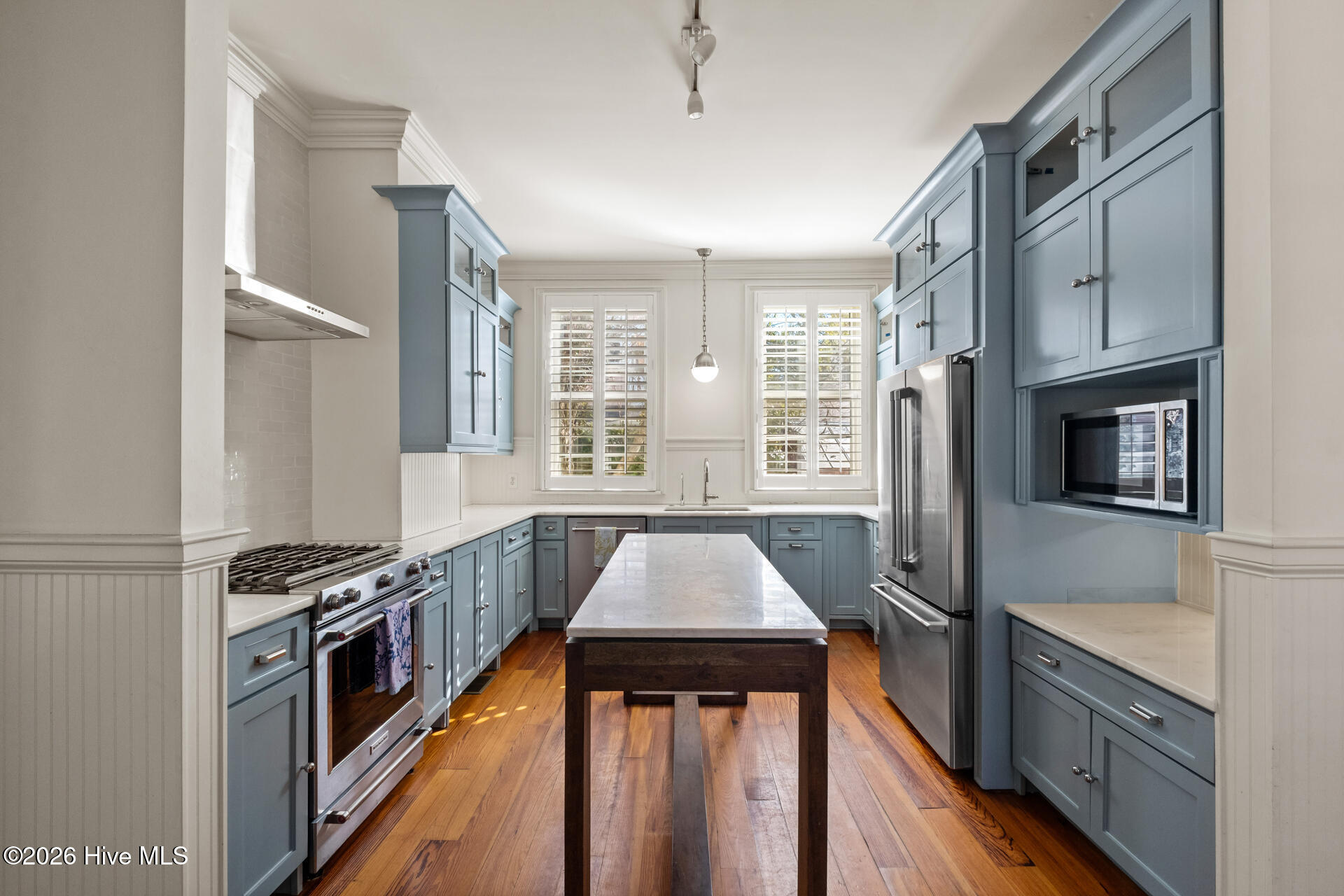 100556093 | Photo 18