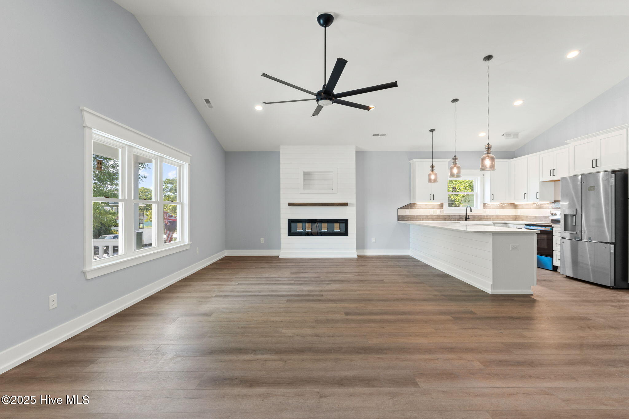 100523673 | Photo 12