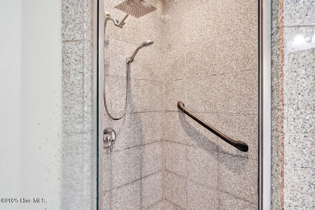 100497917 | Photo 24