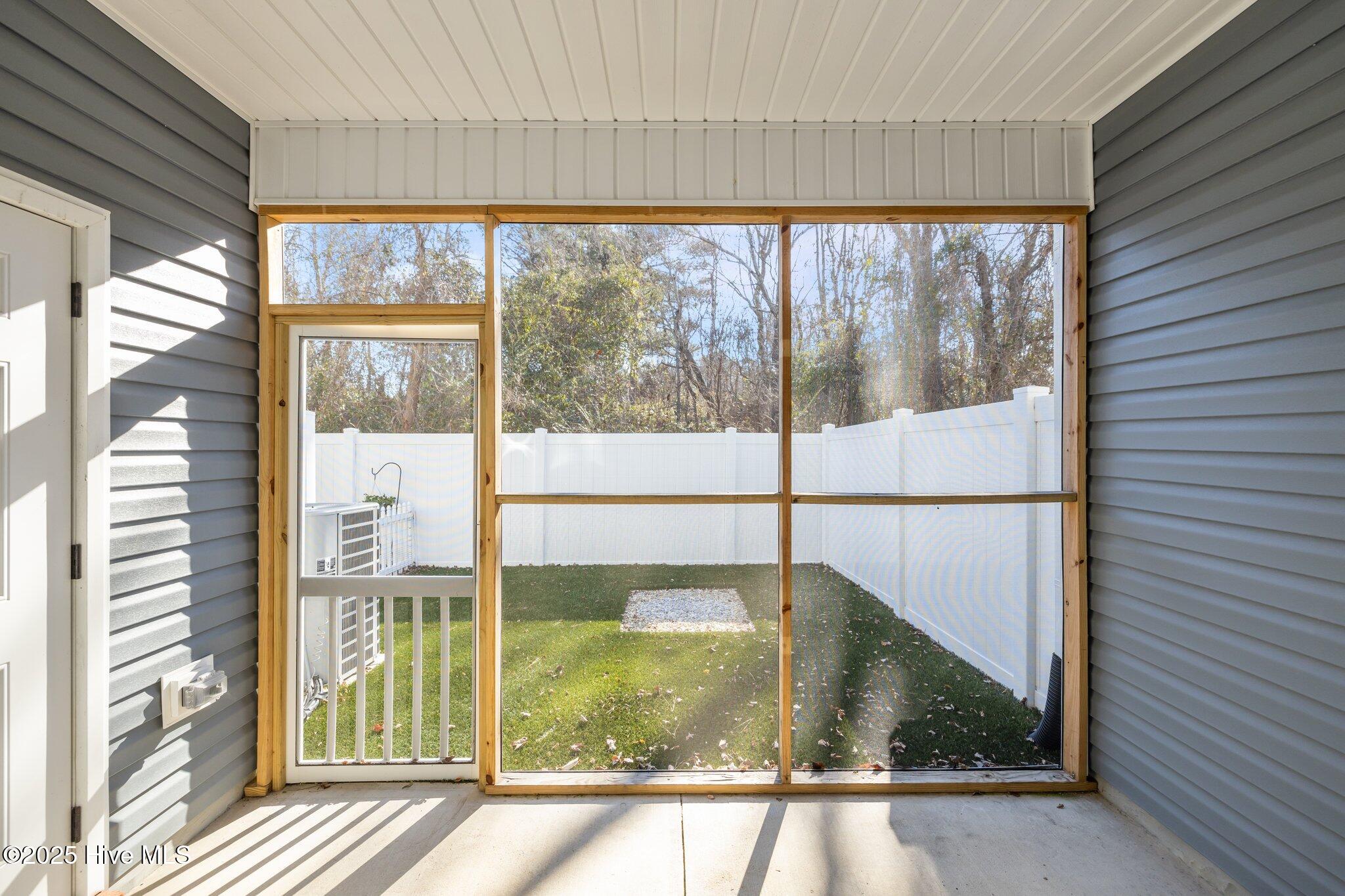 100563898 | Photo 10