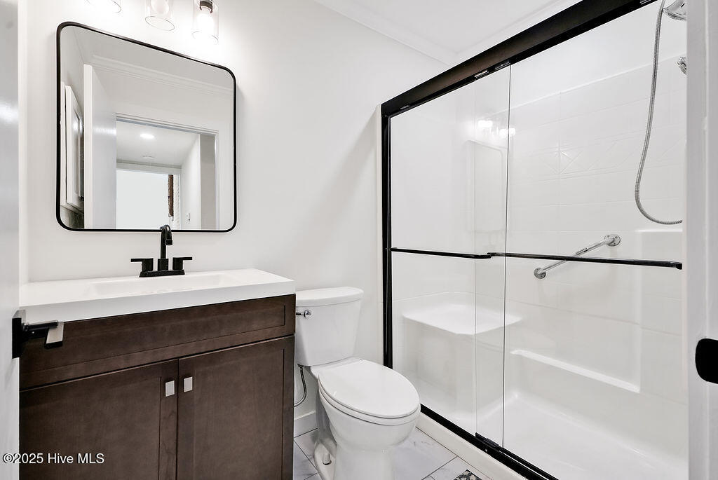 100570405 | Photo 13