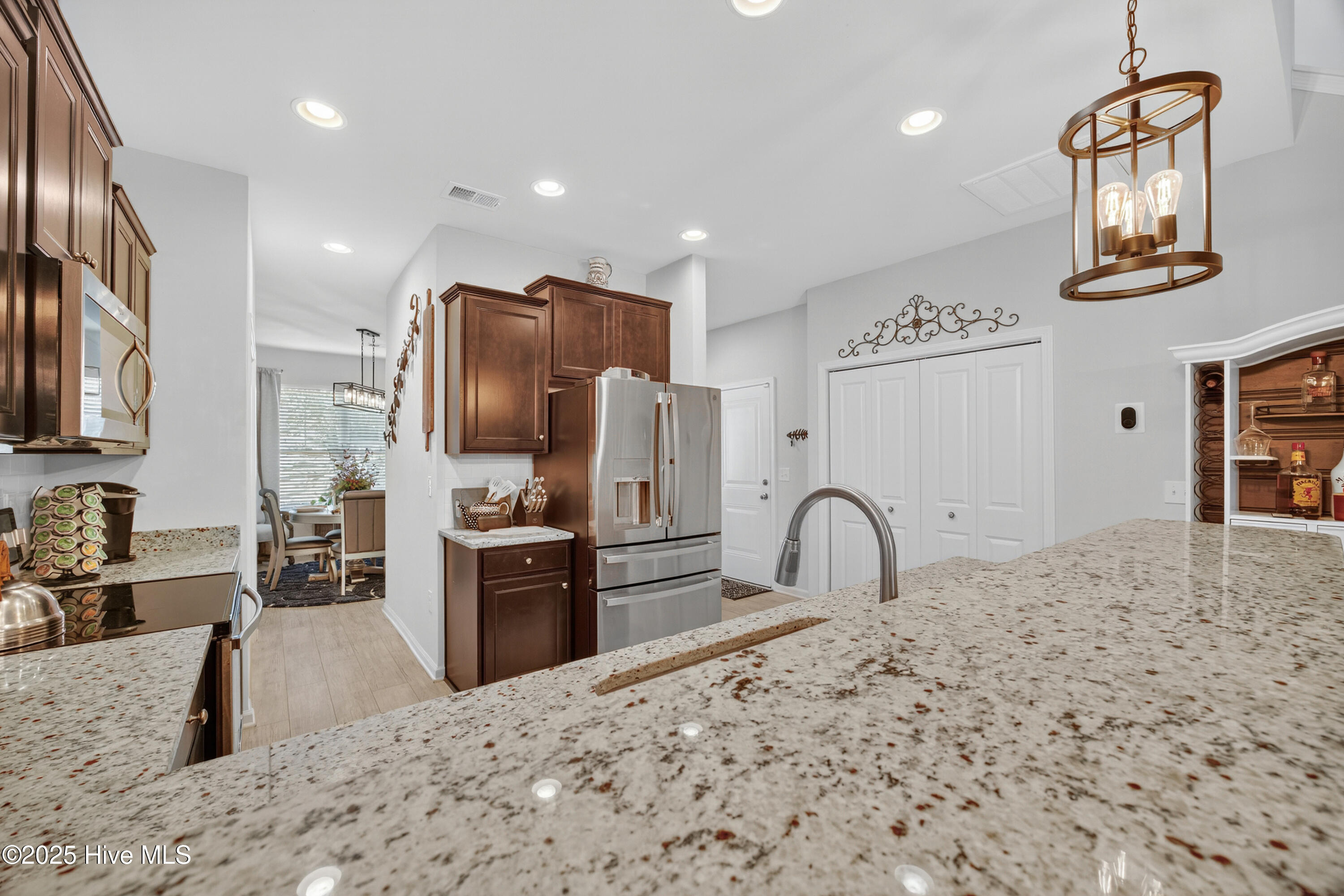 100540522 | Photo 14