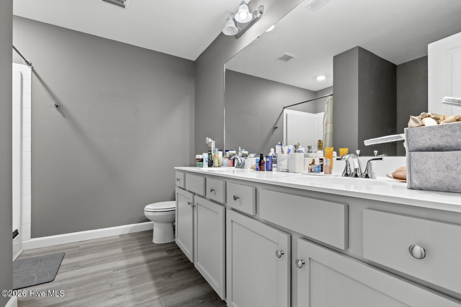 100562382 | Photo 12