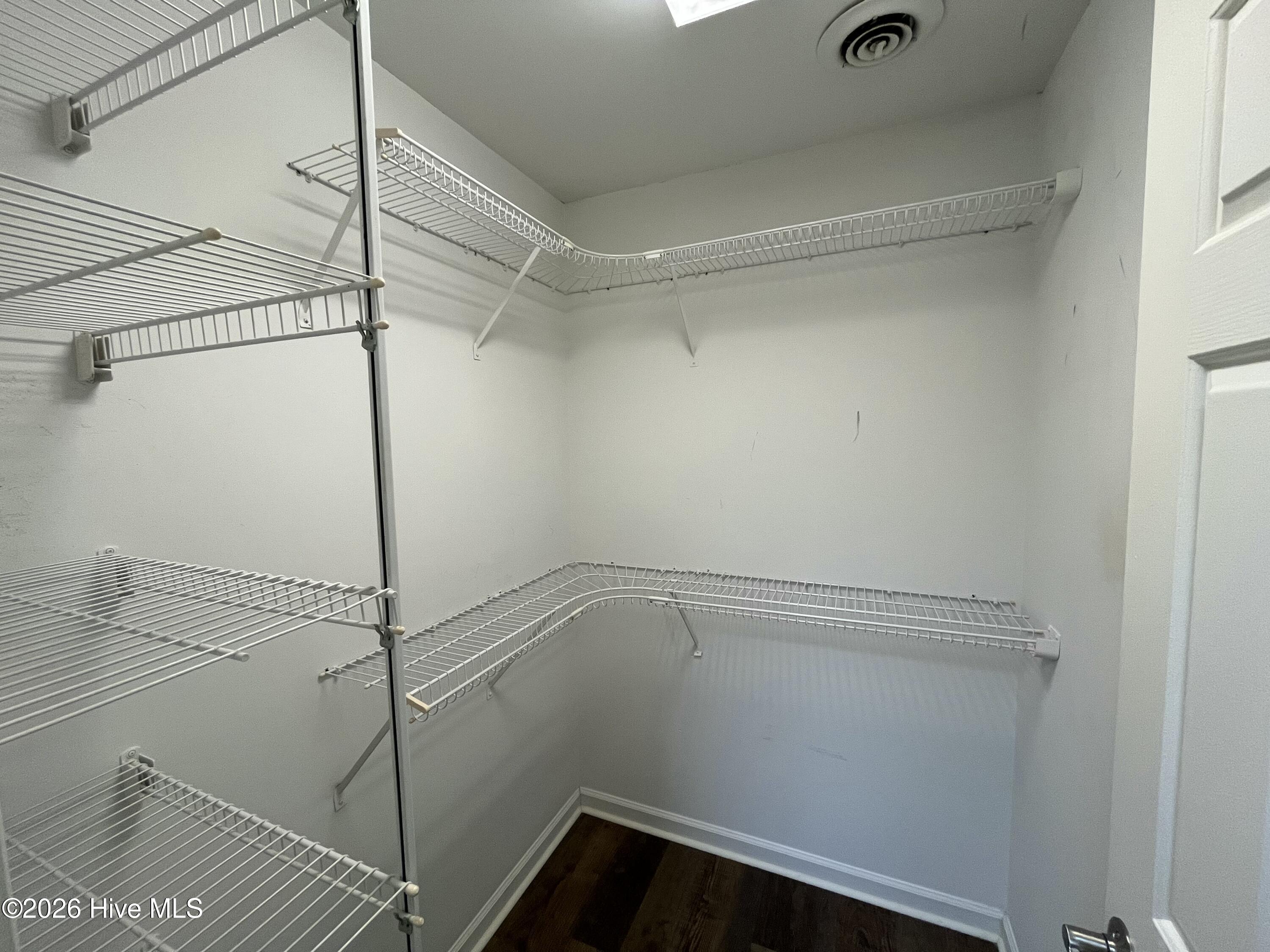 100565460 | Photo 10