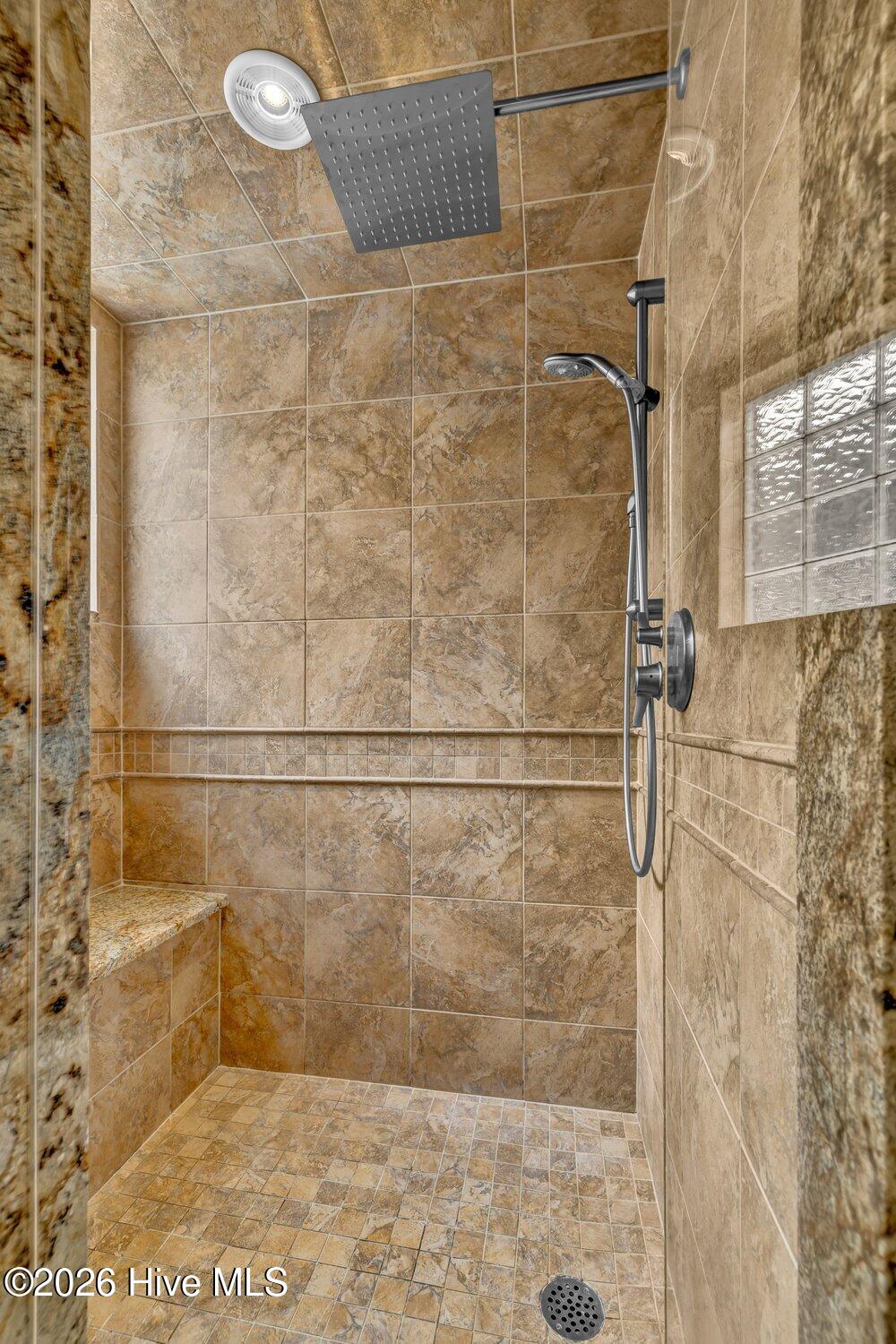 100558547 | Photo 33