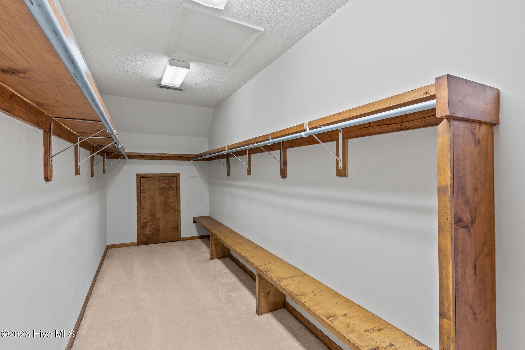 100568125 | Photo 26