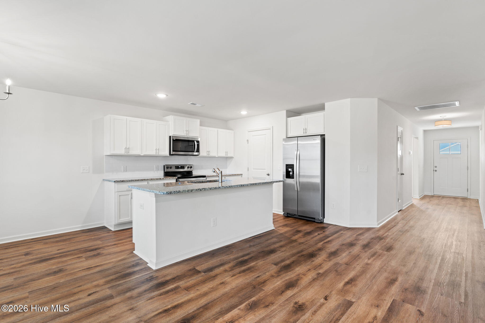 100549751 | Photo 23