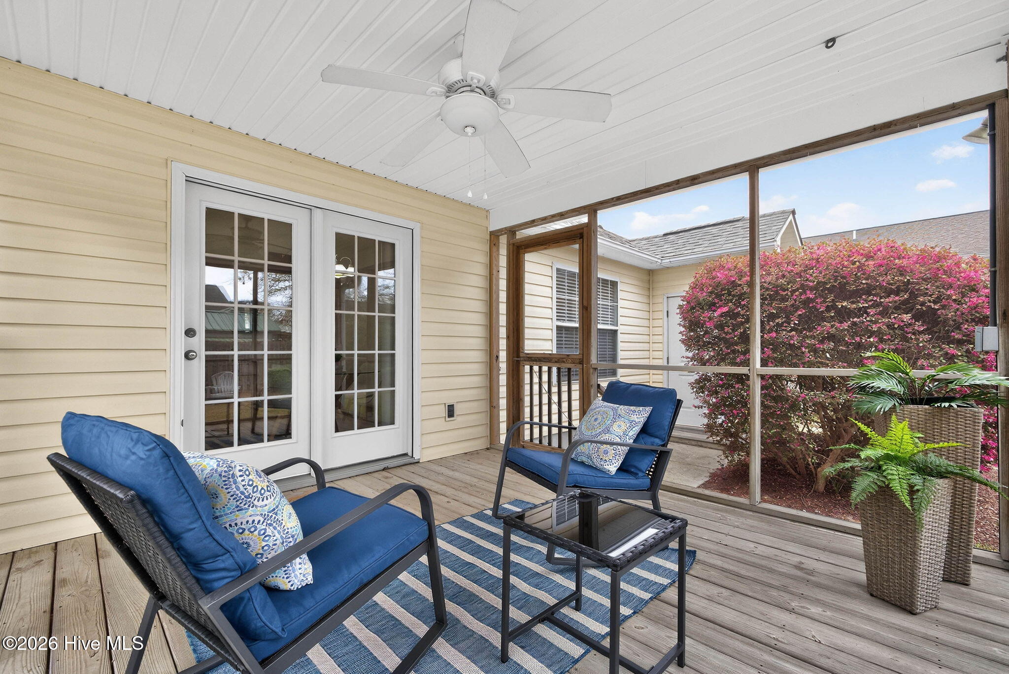 100562767 | Photo 34