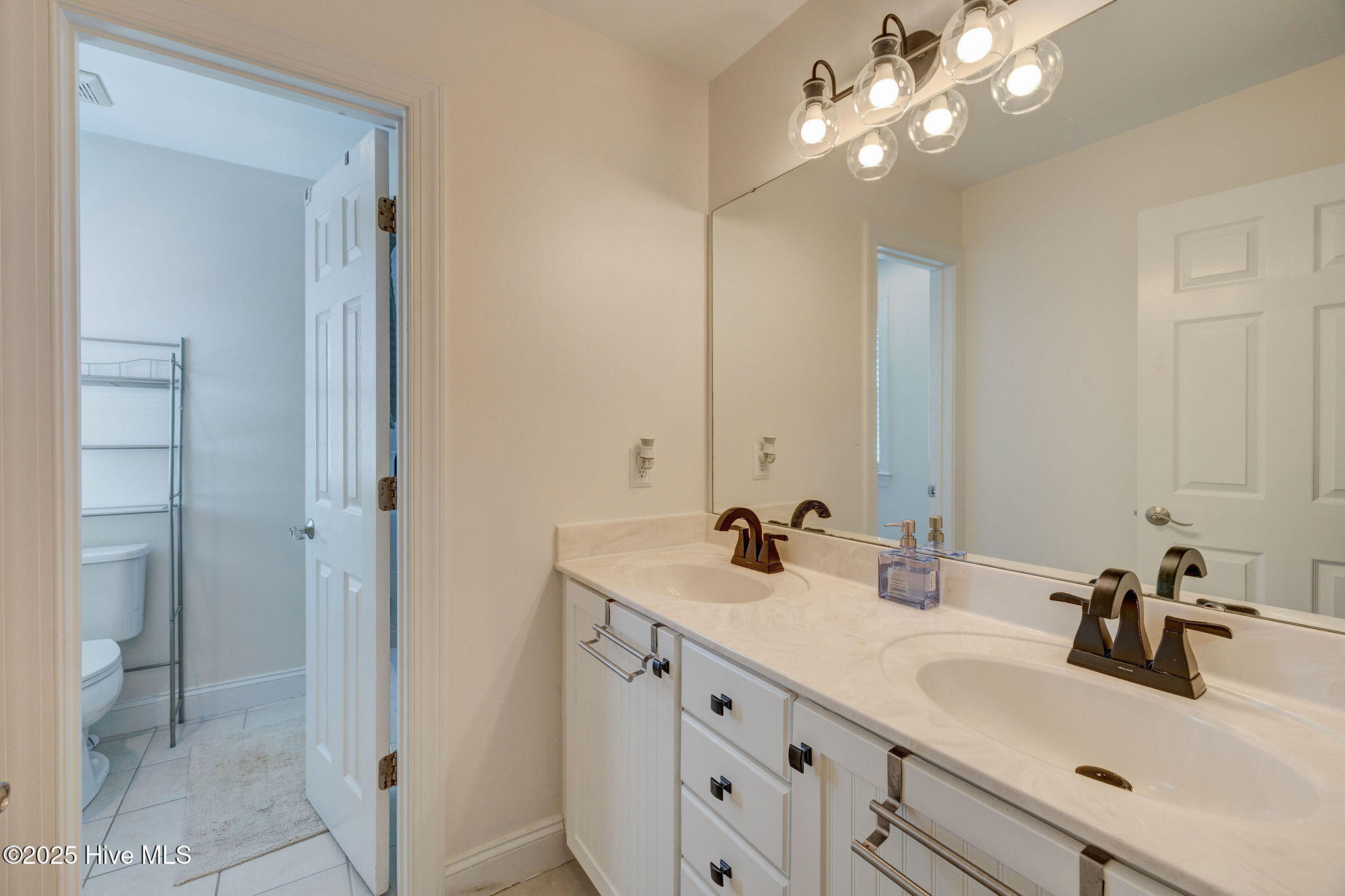 100529617 | Photo 43