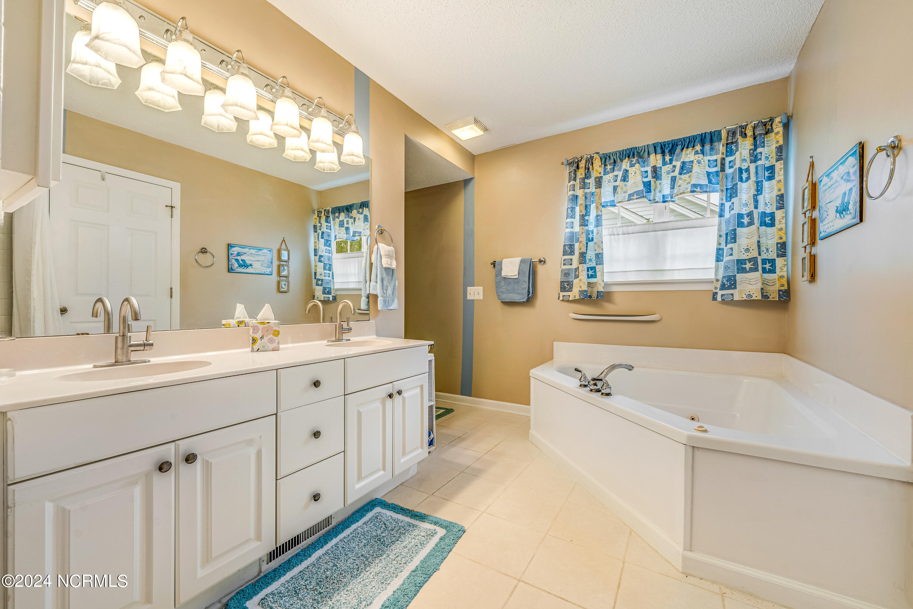 100568479 | Photo 20