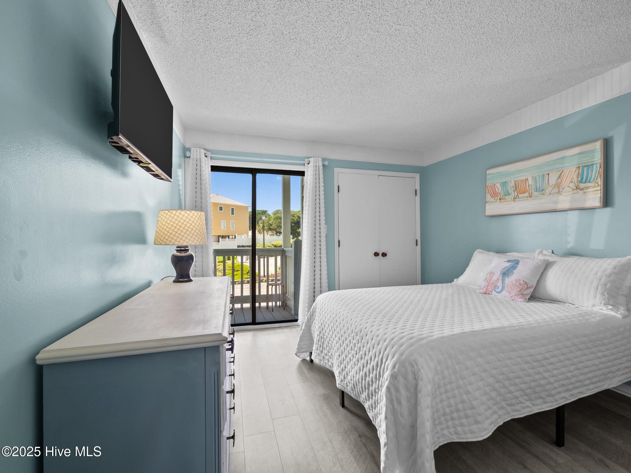 100536863 | Photo 30