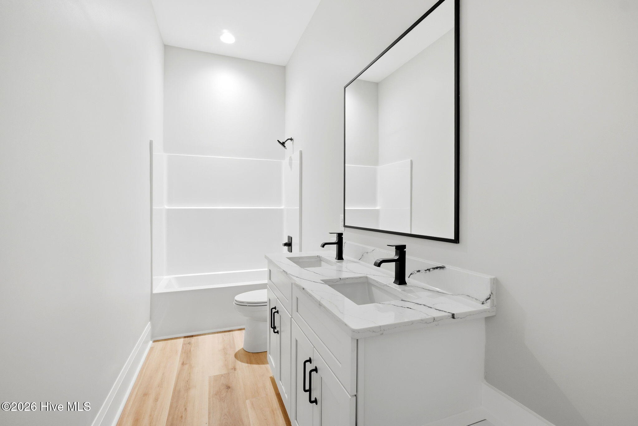 100554131 | Photo 16