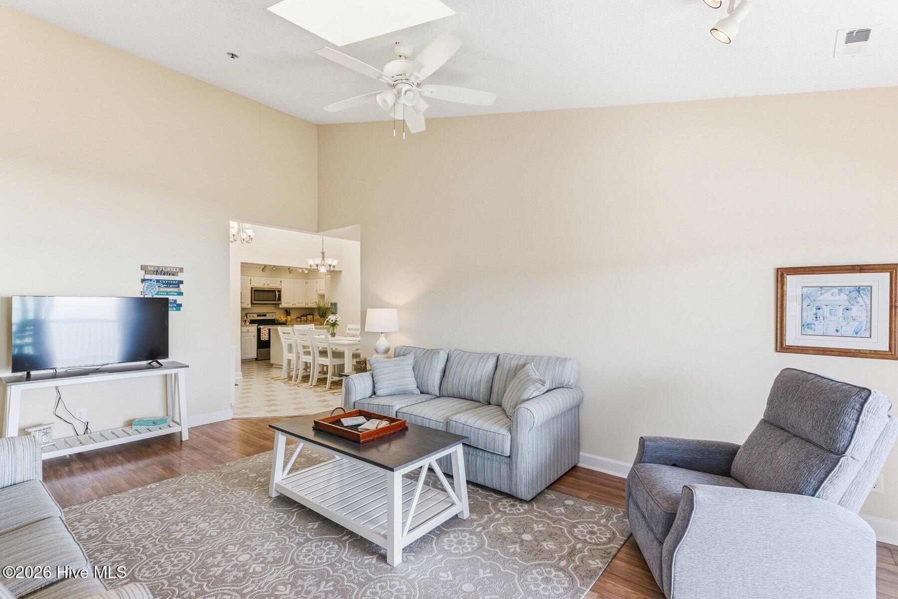 100558003 | Photo 25