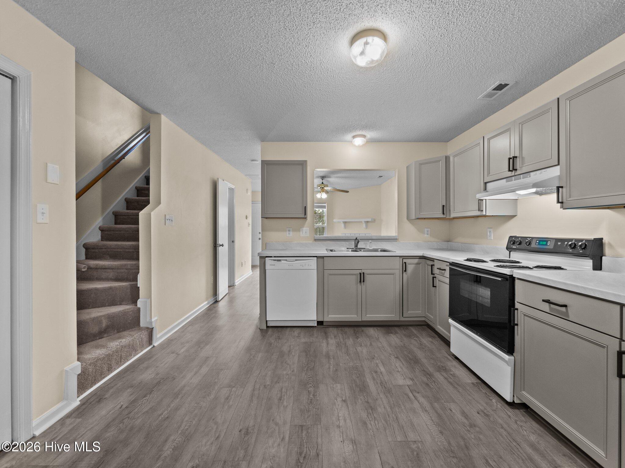 100559229 | Photo 16