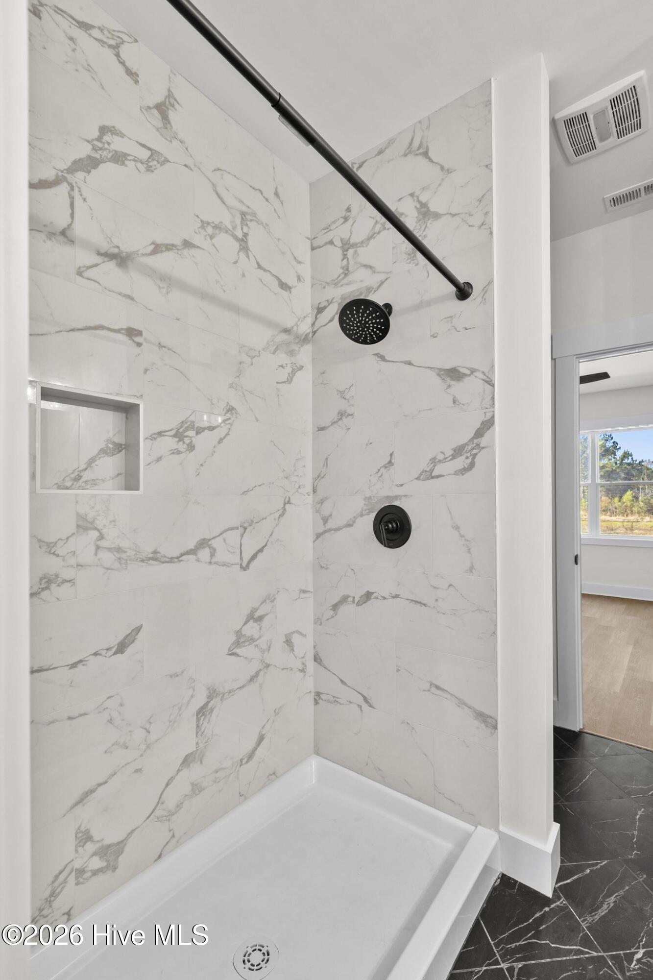 100567238 | Photo 18