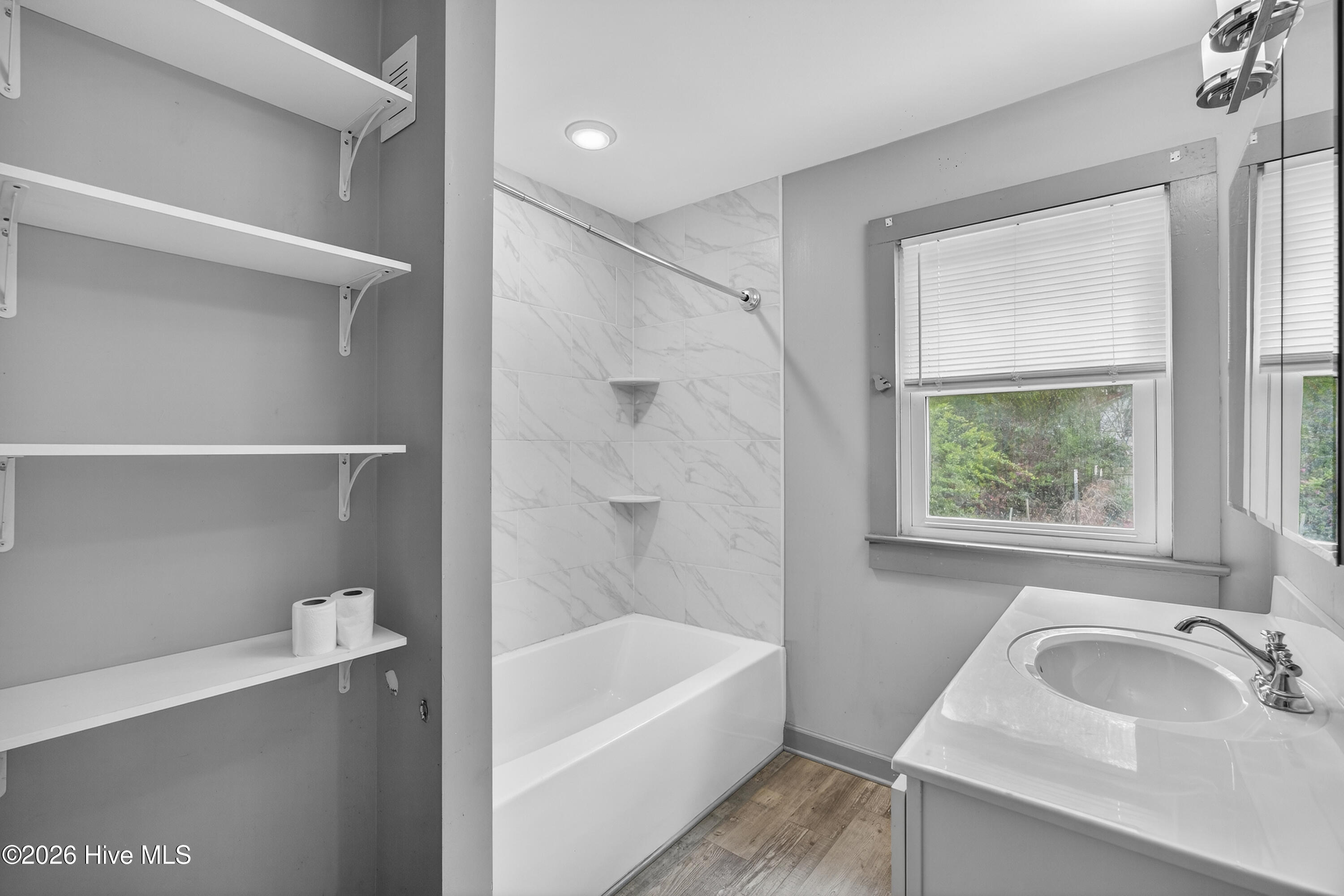 100564526 | Photo 30