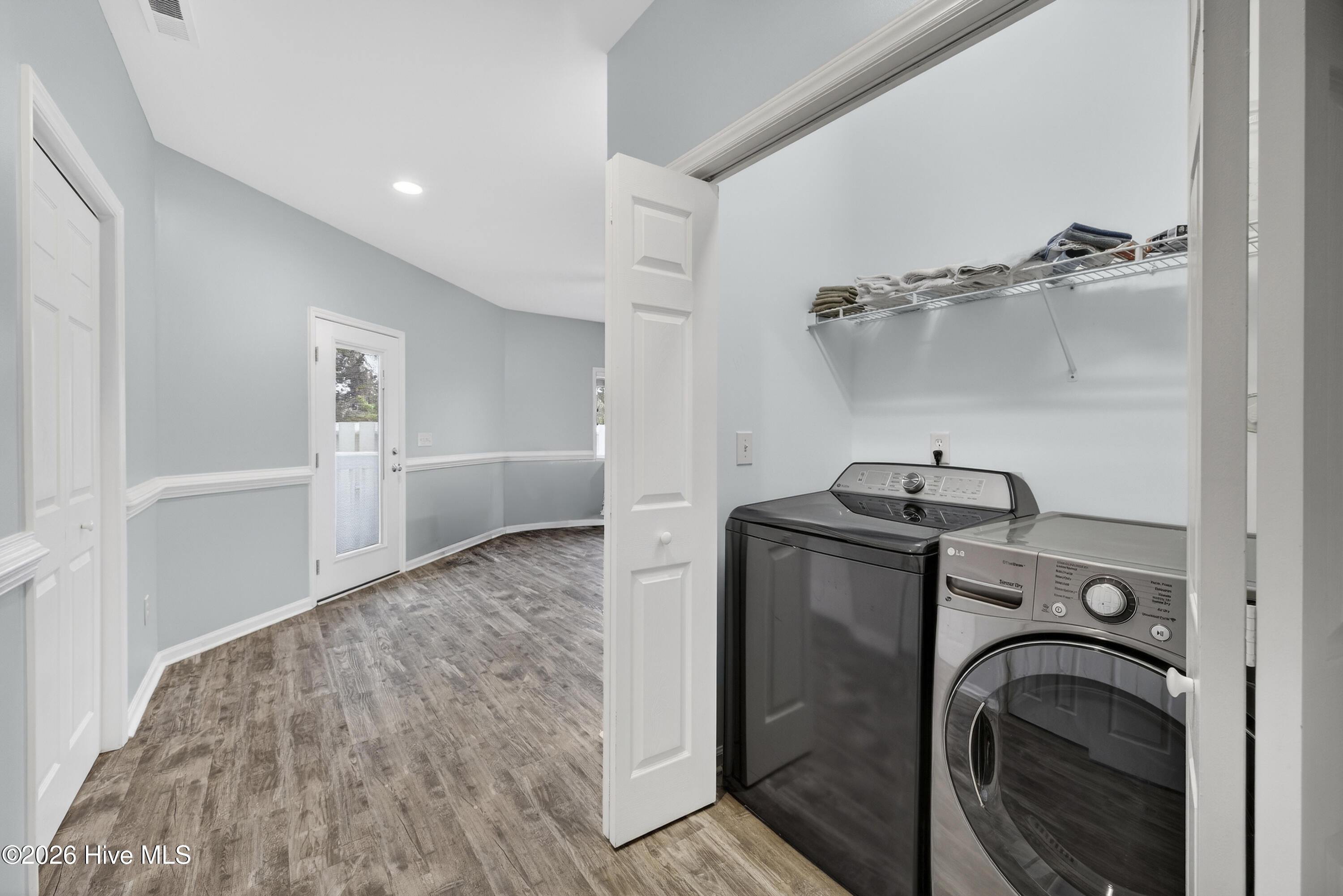 100561786 | Photo 31