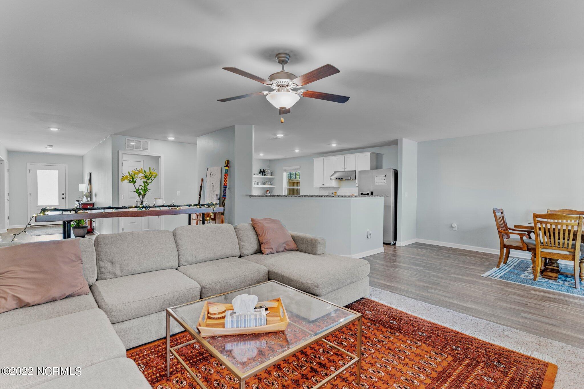 100560582 | Photo 11