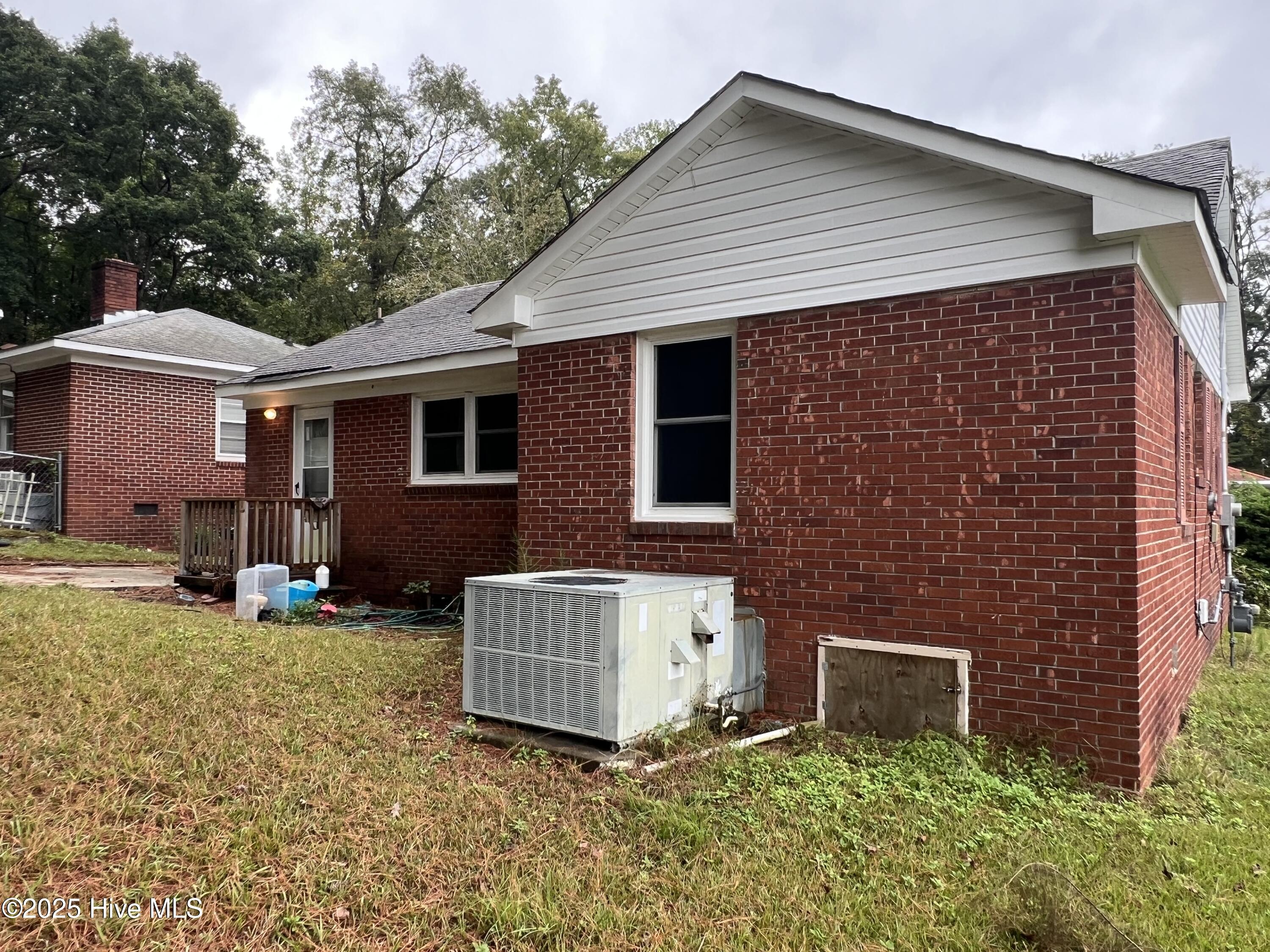 Homes for sale in Kinston, NC | 202 Heard St, Kinston, NC 28501 | MLS# 100535751